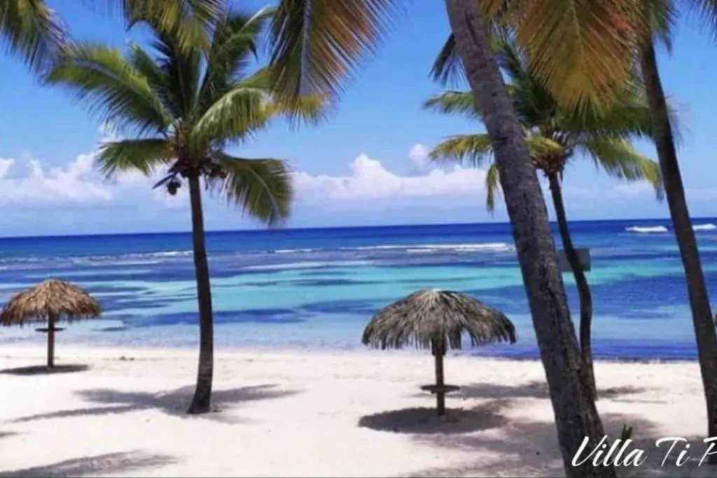 Beach in VILLA Ti Paradis ANSE DES ROCHERS