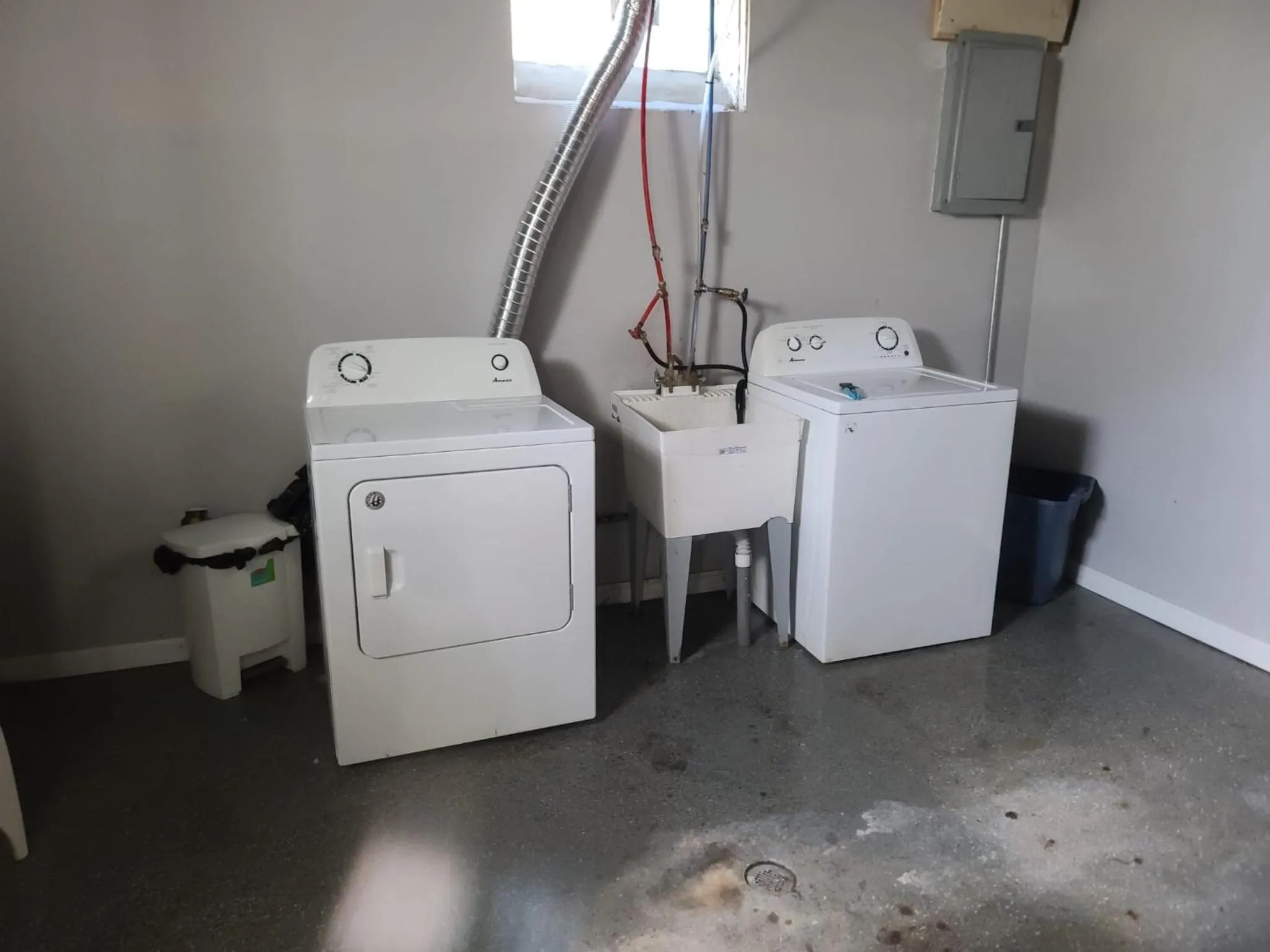 Large Central Homelike Townhome