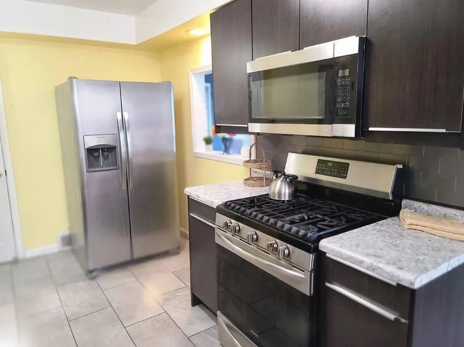 Large Central Homelike Townhome