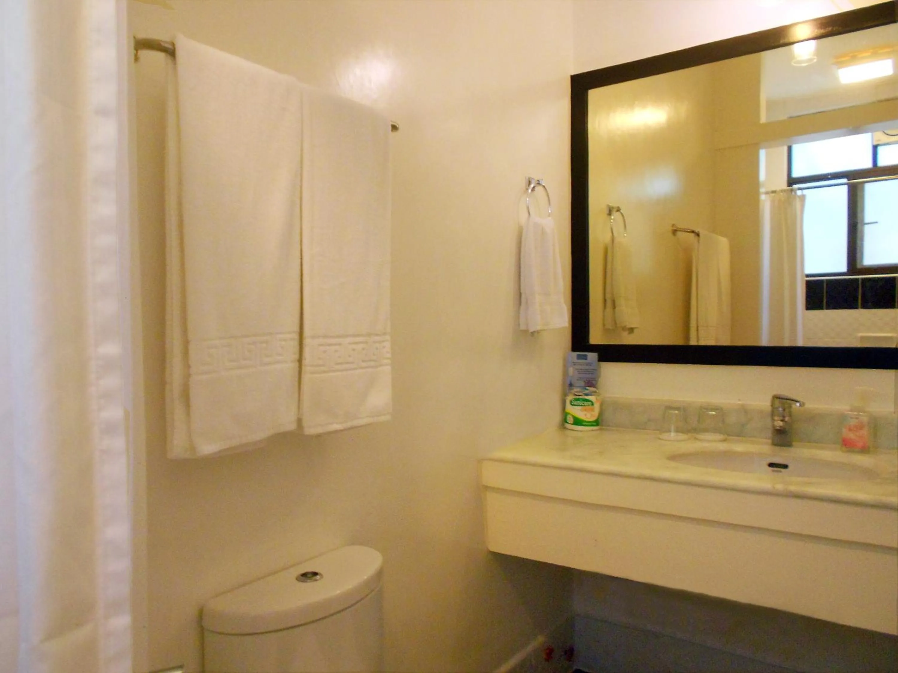 Bathroom in One Crescent Place Hotel