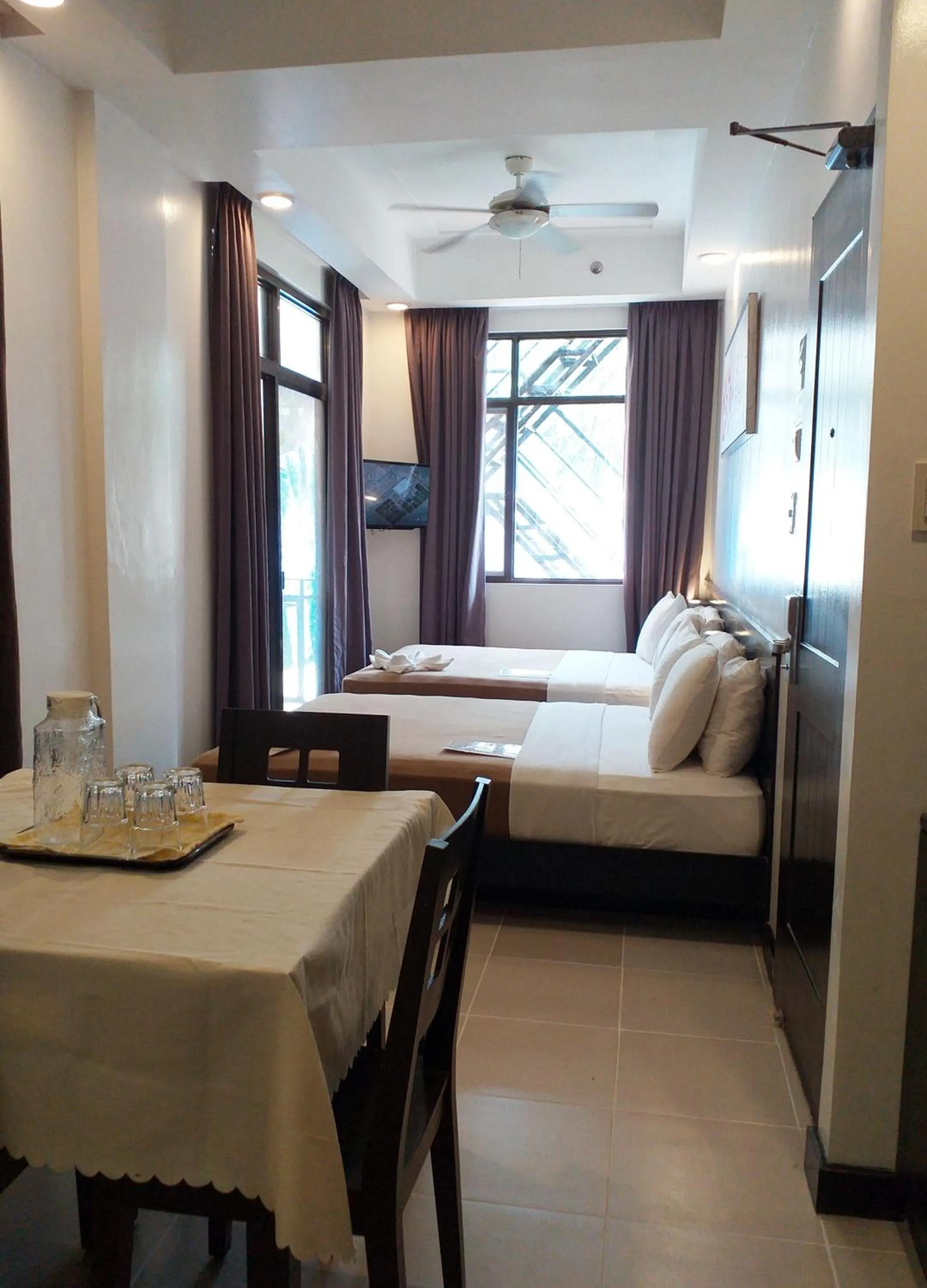 Photo of the whole room, Bed in One Crescent Place Hotel