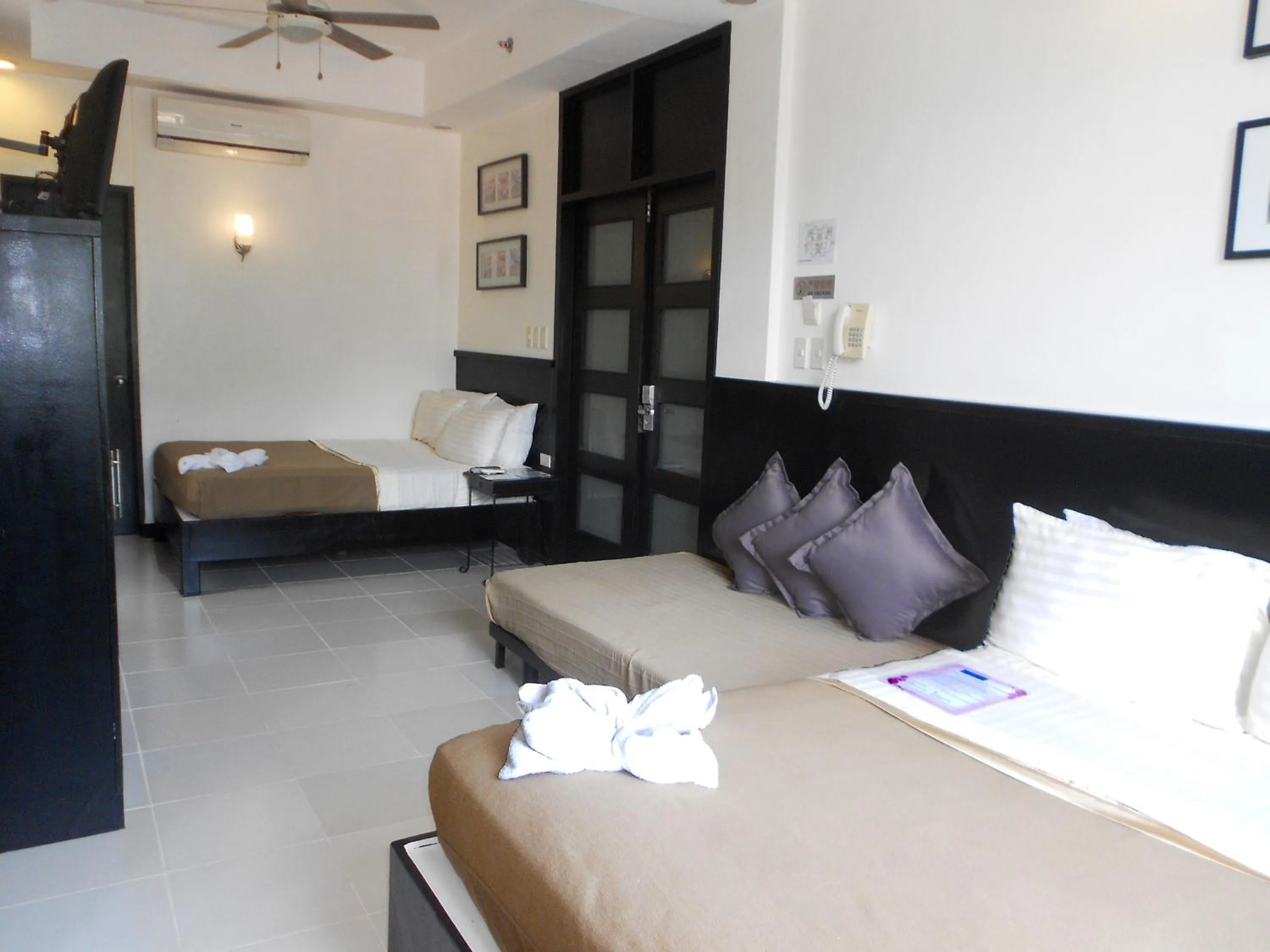 Bed in One Crescent Place Hotel