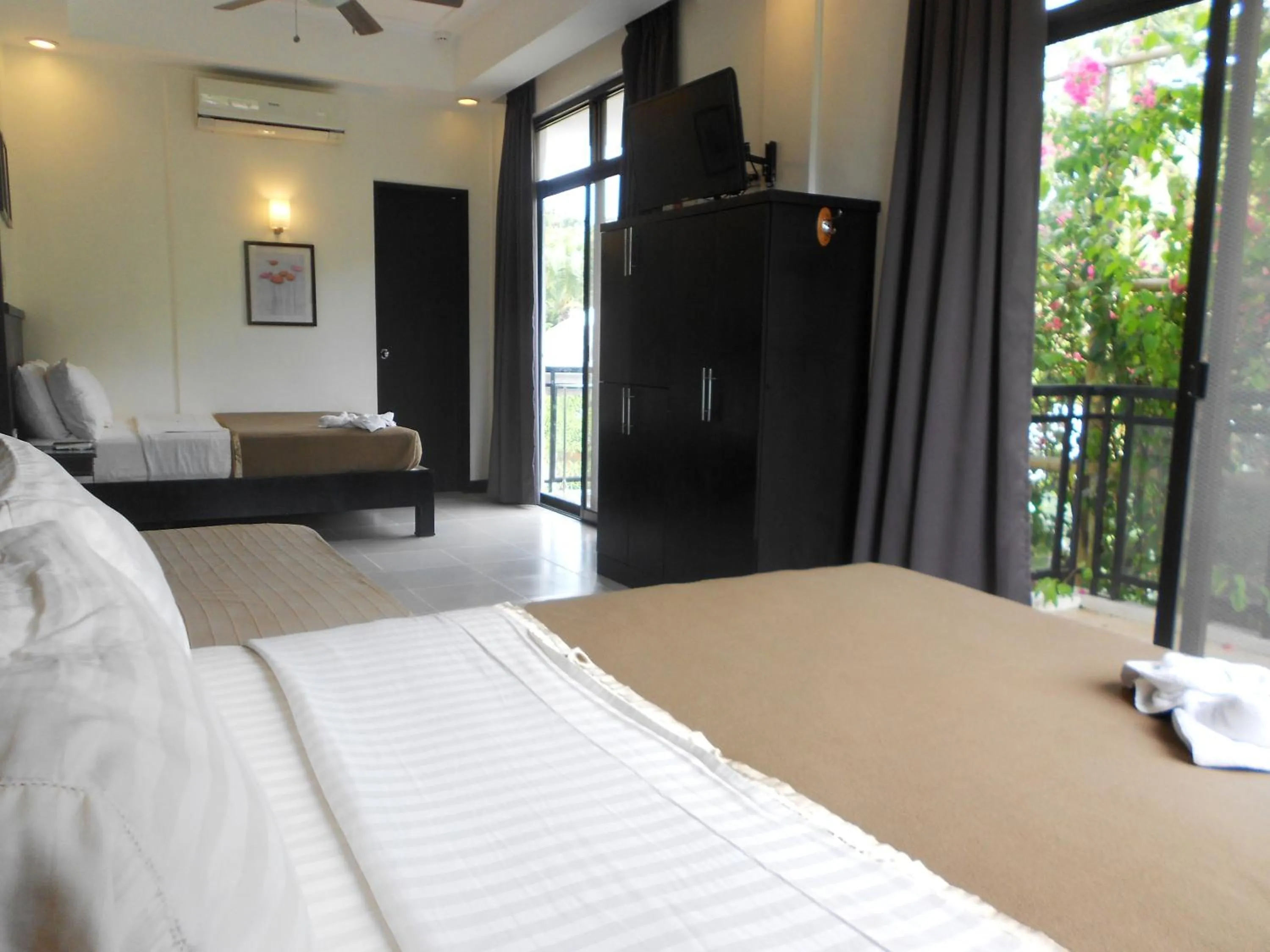 Bed in One Crescent Place Hotel