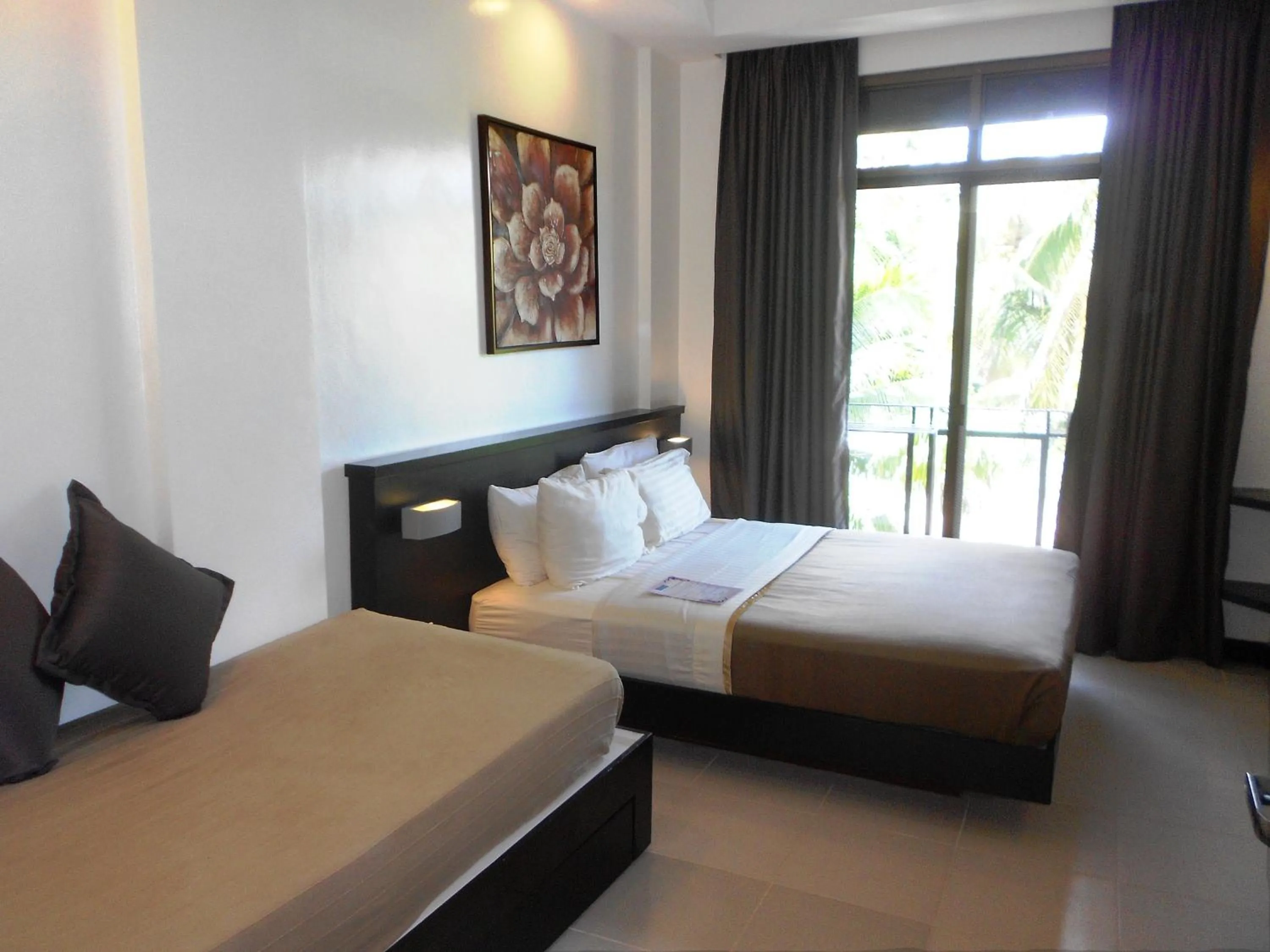 Bed in One Crescent Place Hotel