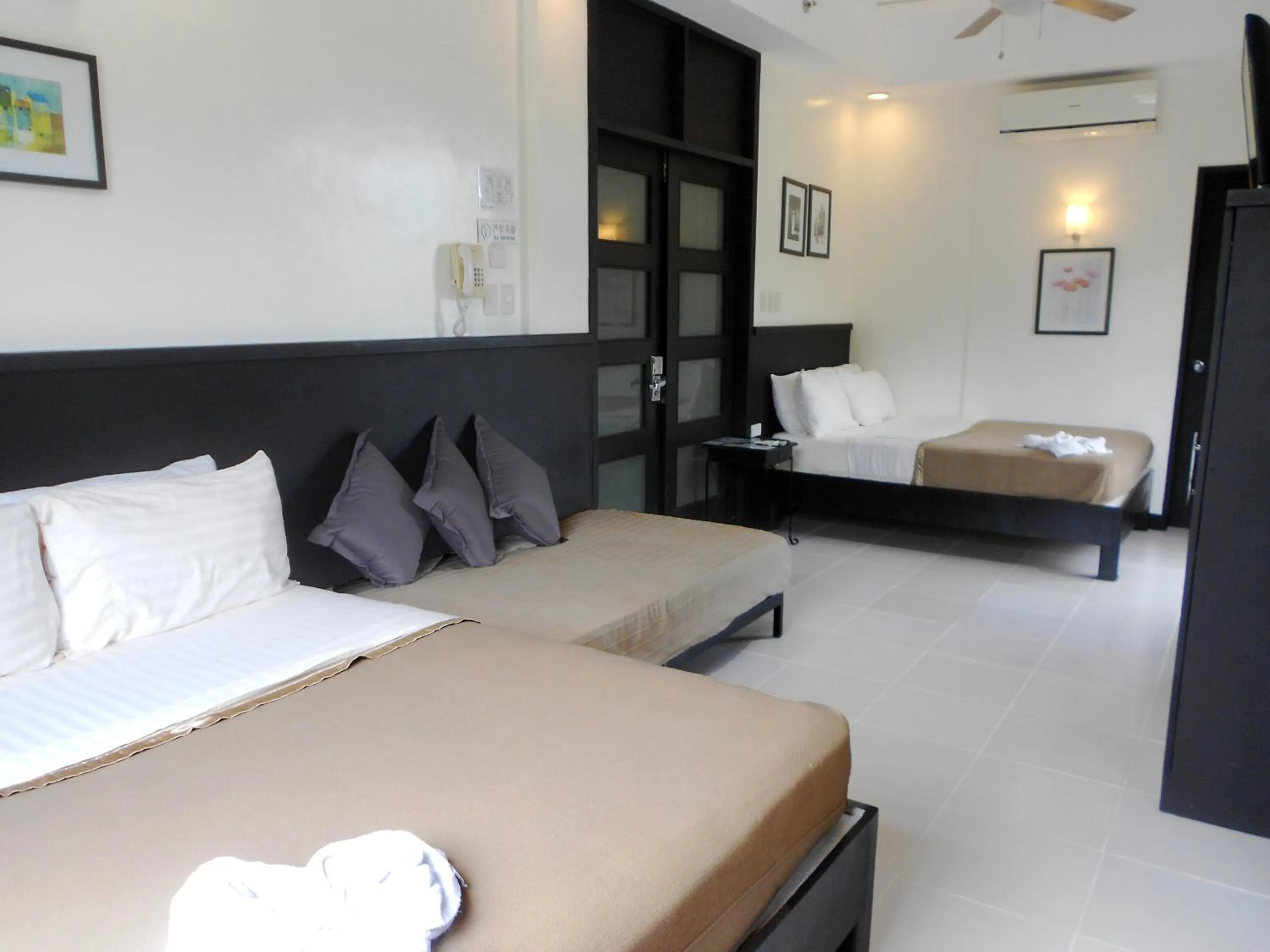 Bed in One Crescent Place Hotel