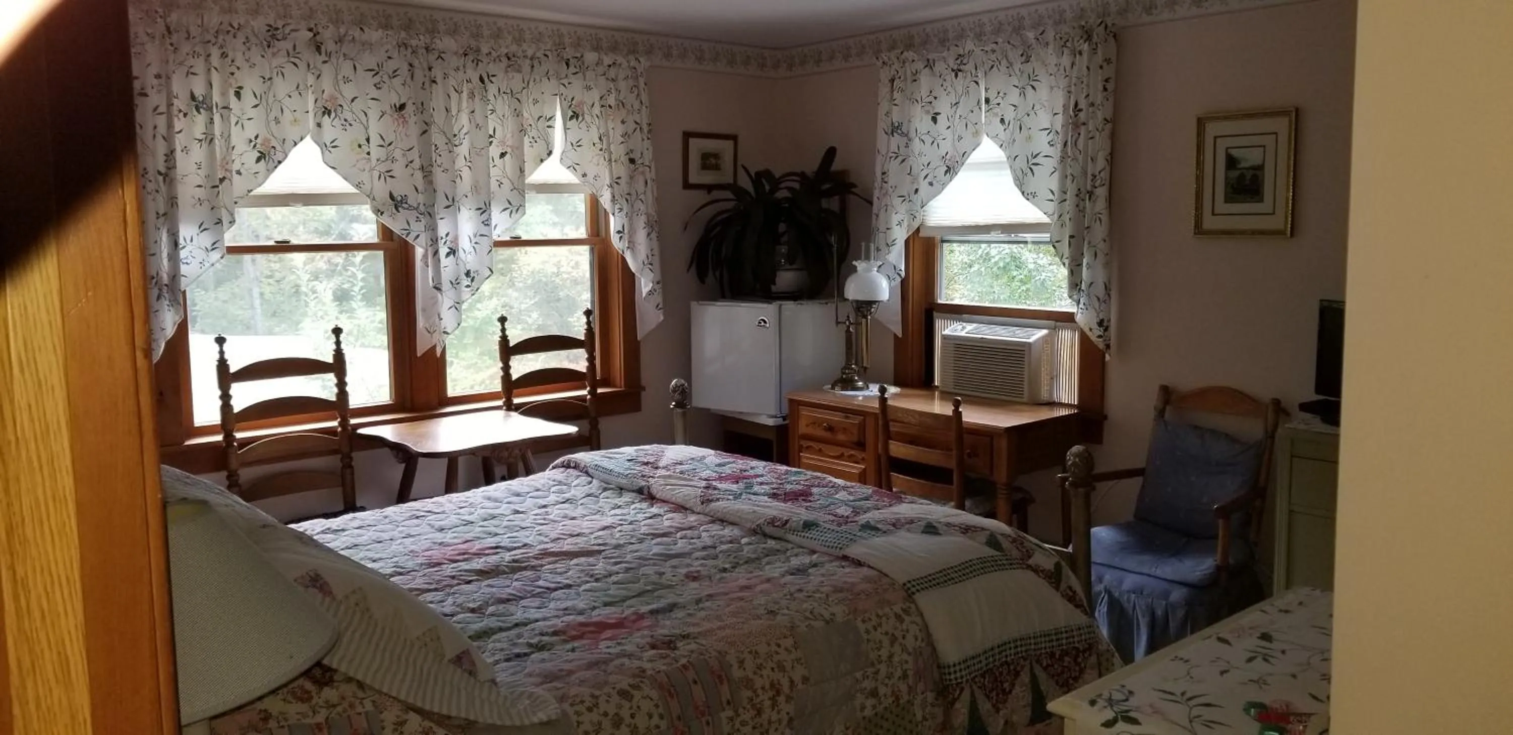 Bed in Eastgate Inn B&B