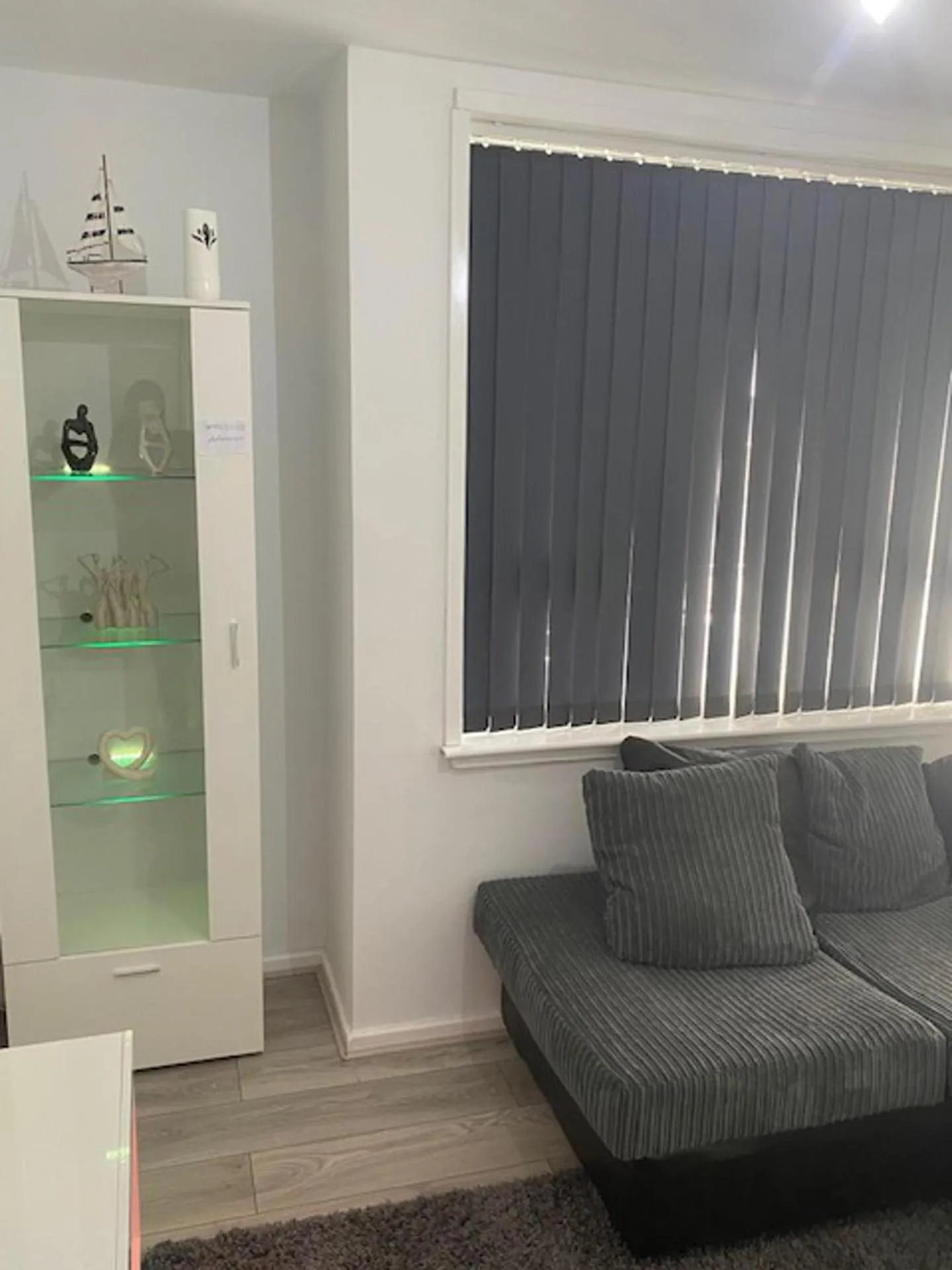 2 Bed - Sleeps 4 - with Parking