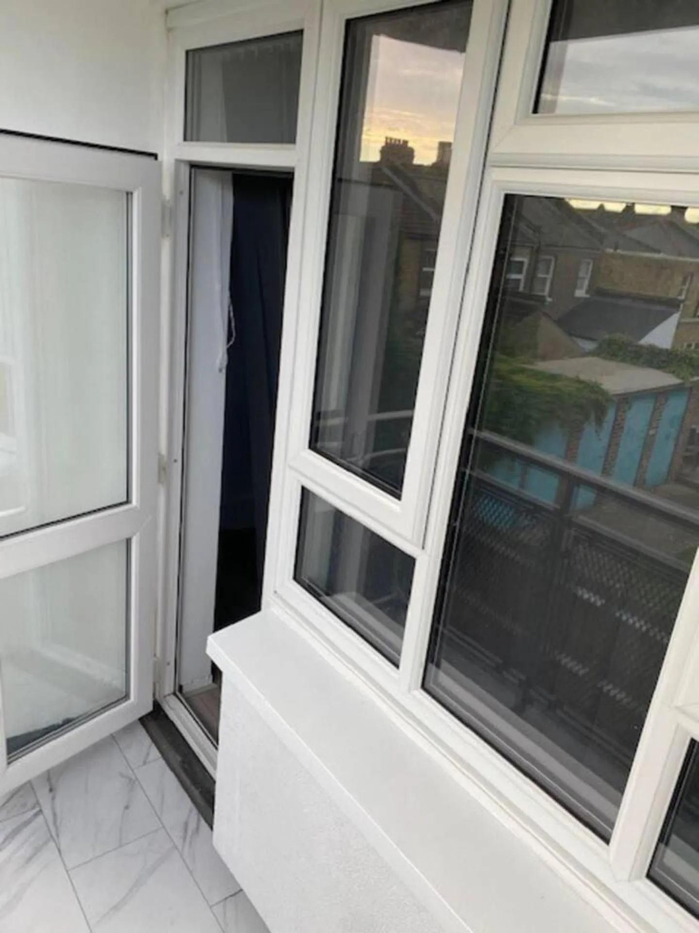 2 Bed - Sleeps 4 - with Parking