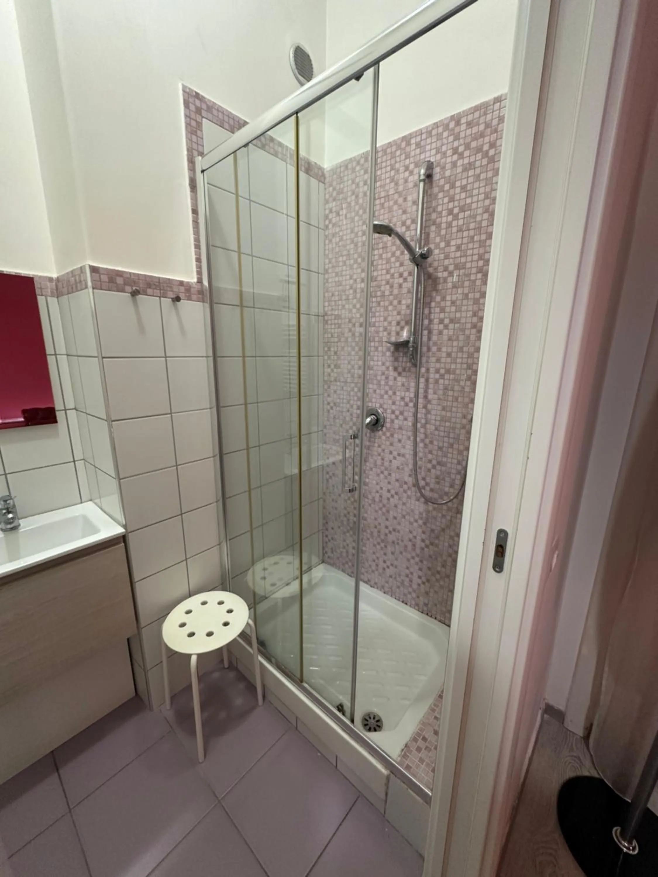 Shower in B&B Acquamarina