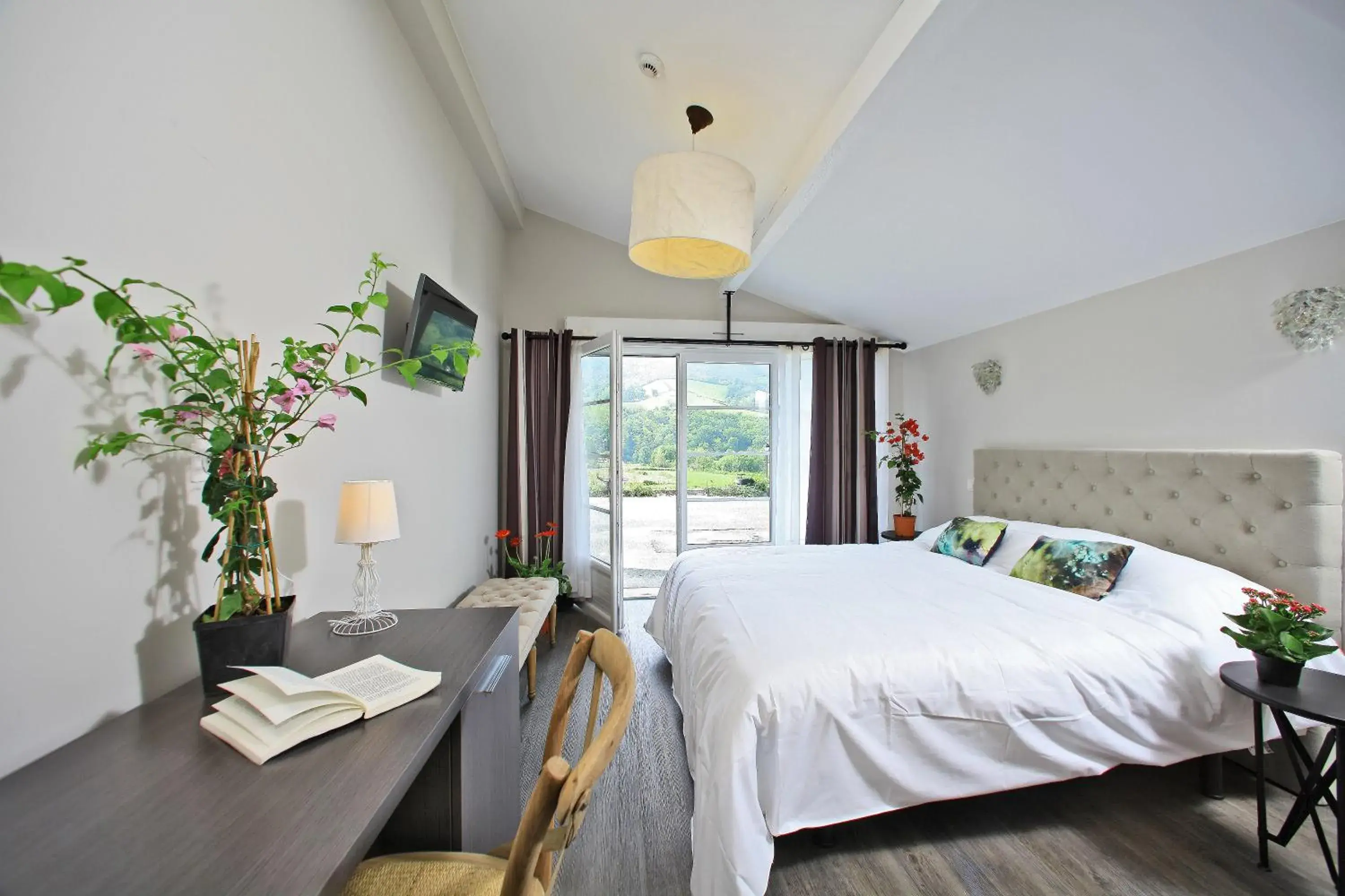 Double Room in Hotel Agian - Maison Bonnet Double Room in Hotel Agian - Maison Bonnet