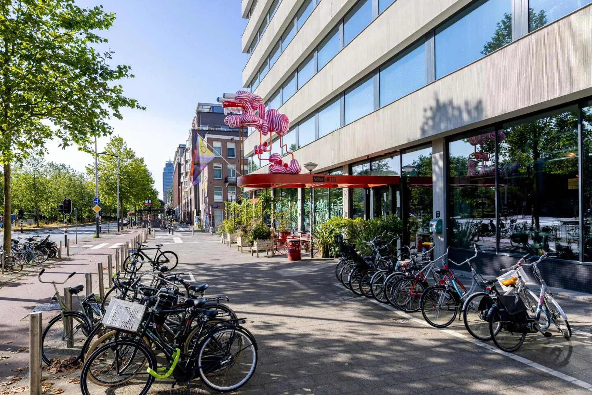 Property building in Volkshotel