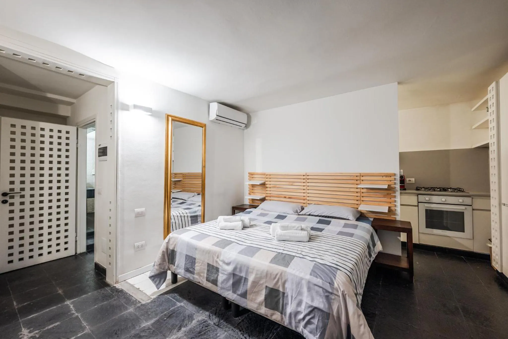 Bed in Villa Anglia, SmartStay - Amendola, Fiera, Ospedale San Luca