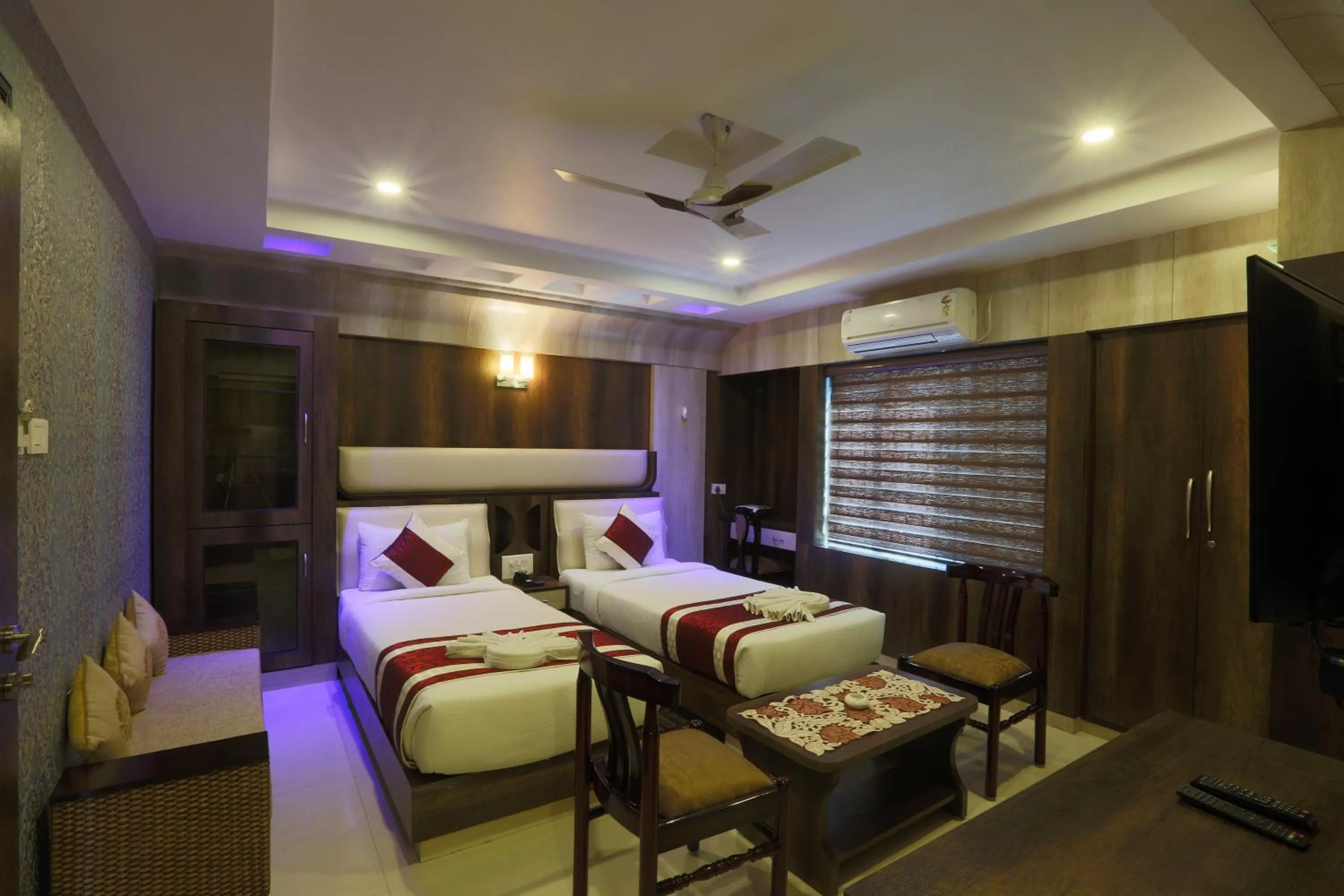 Bed in Hotel Blue Bird, Nagaon