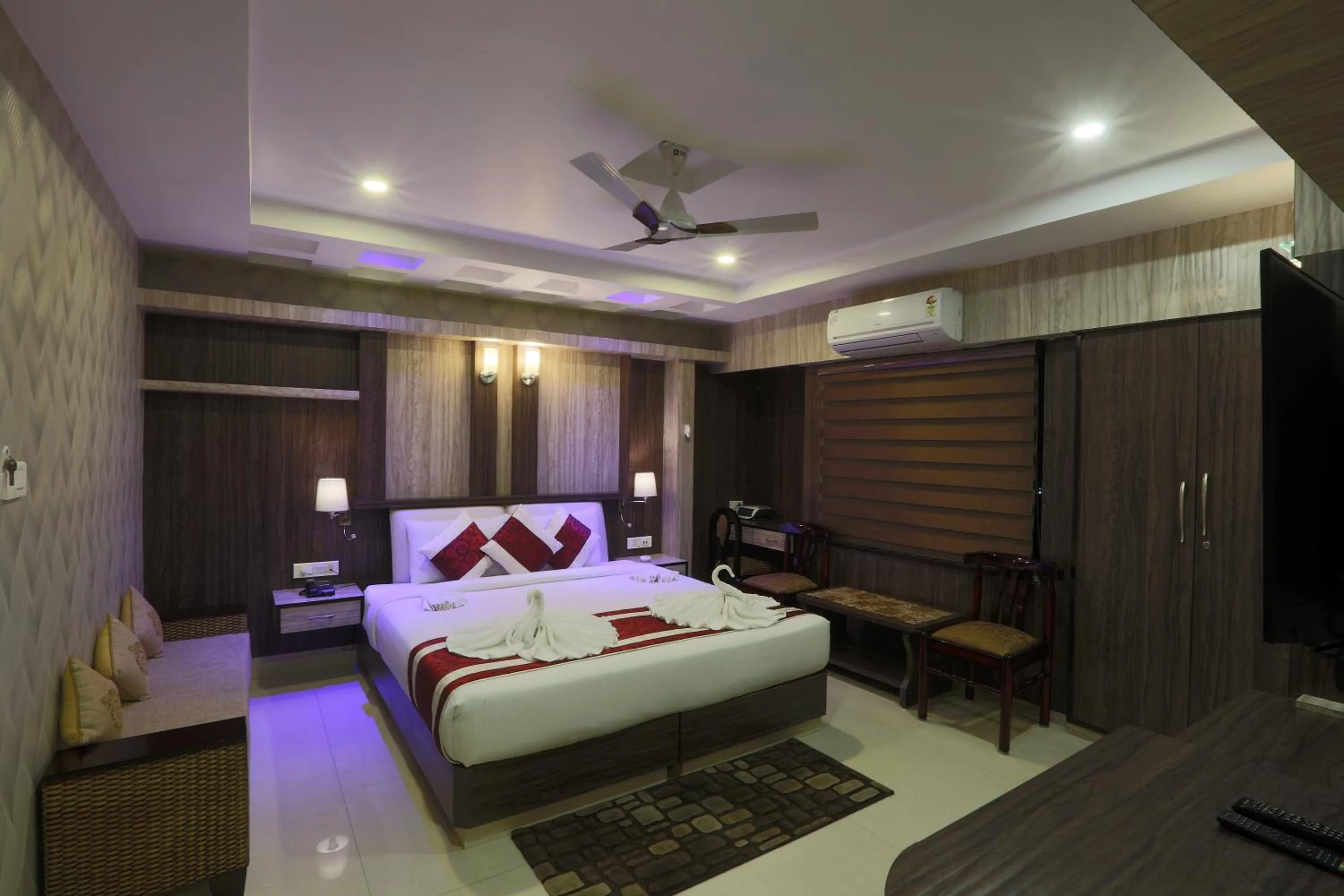 Bed in Hotel Blue Bird, Nagaon