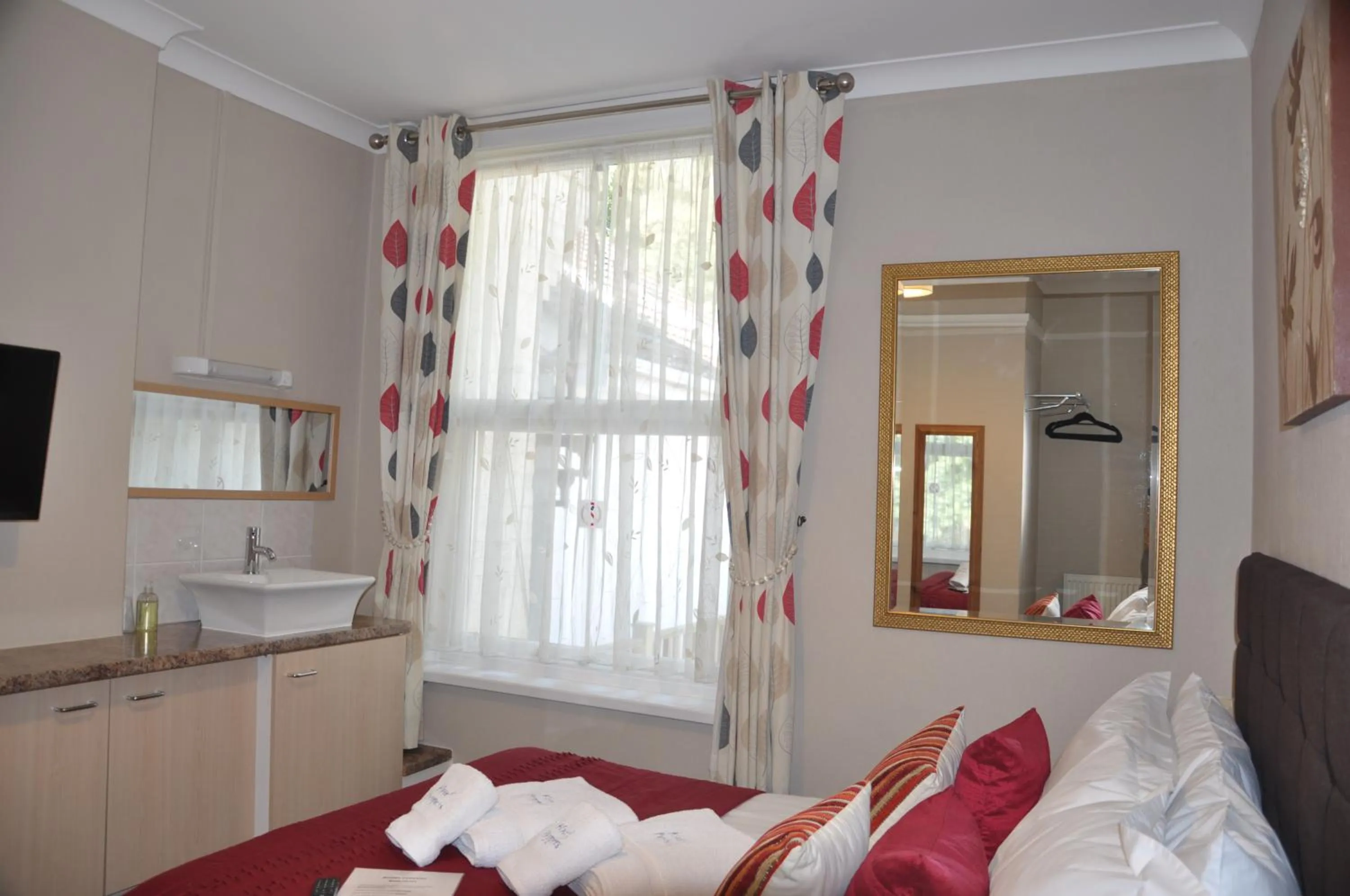 Bedroom, Bed in Hotel Peppers