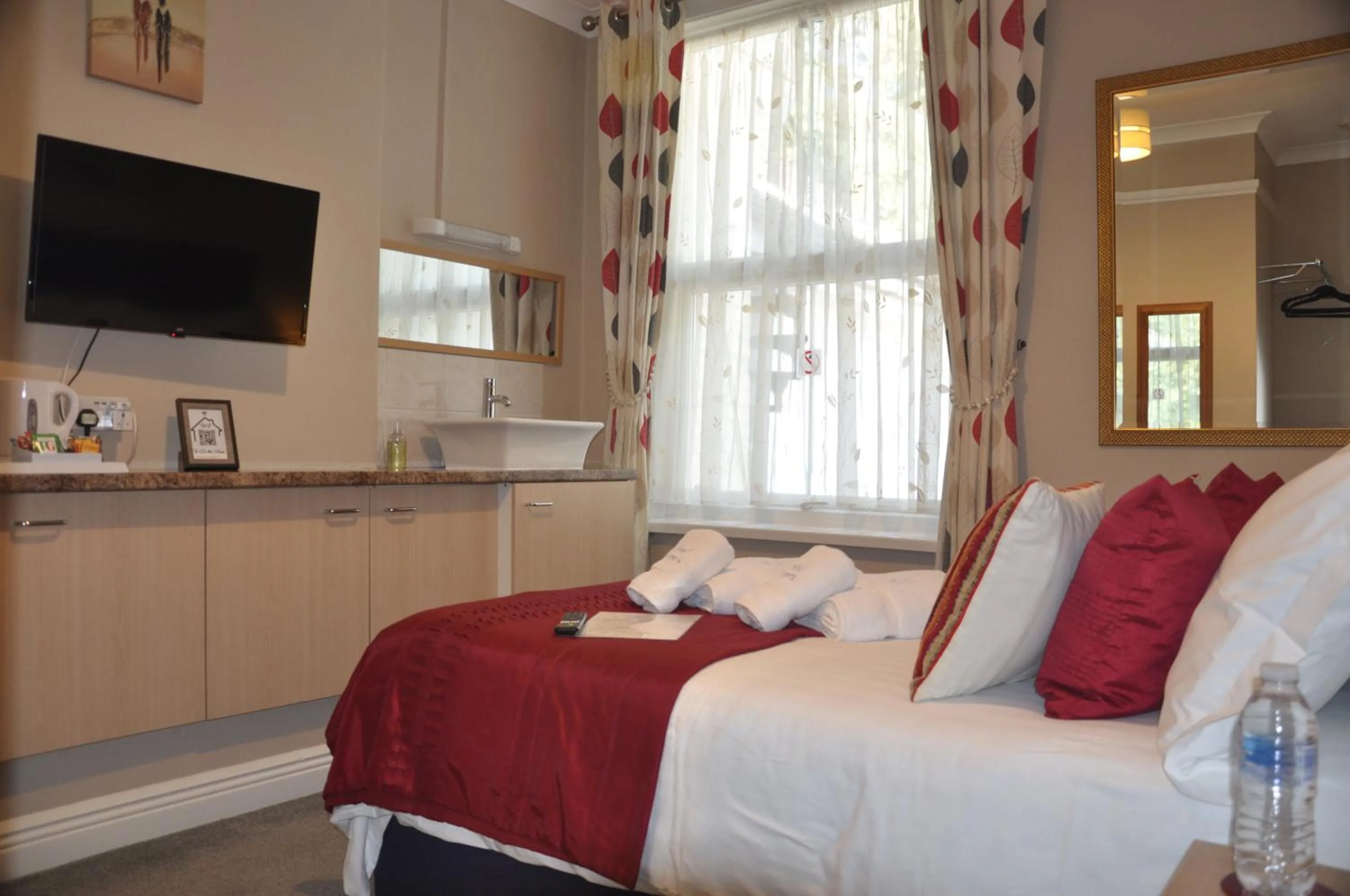 Bedroom, Bed in Hotel Peppers