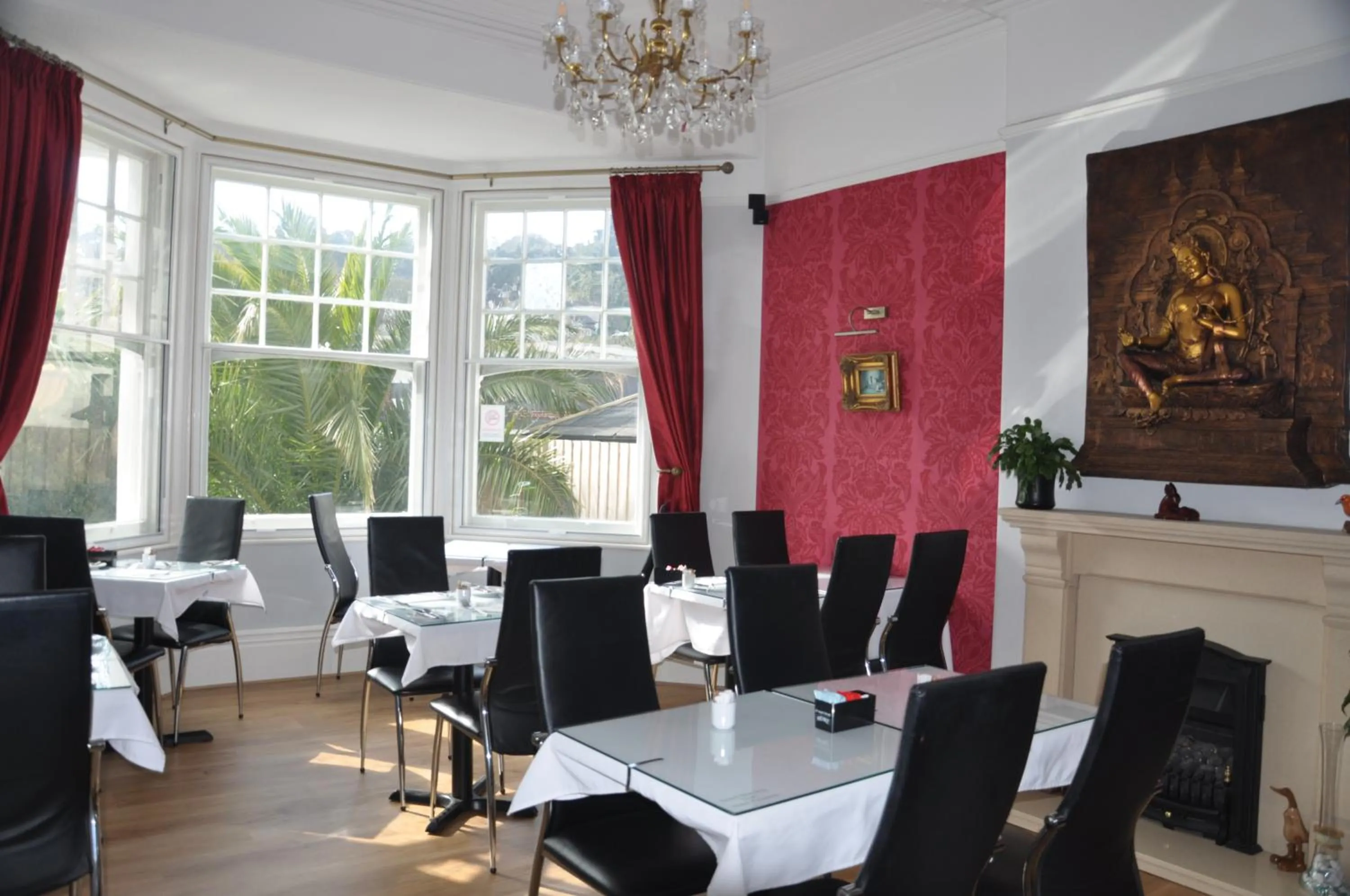 Restaurant/places to eat in Hotel Peppers