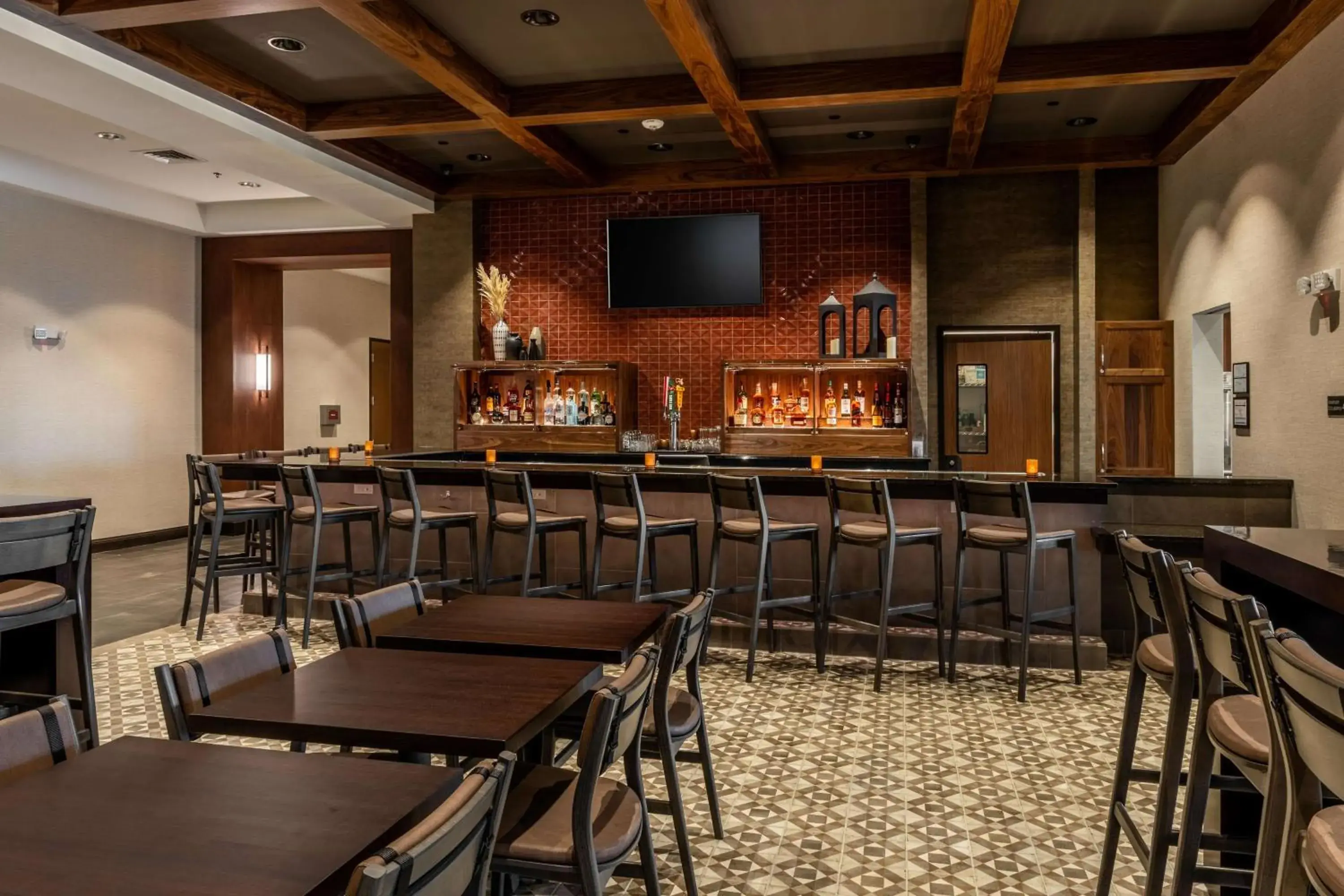 Lounge or bar in Drury Plaza Hotel Dallas Arlington Lounge or bar in Drury Plaza Hotel Dallas Arlington