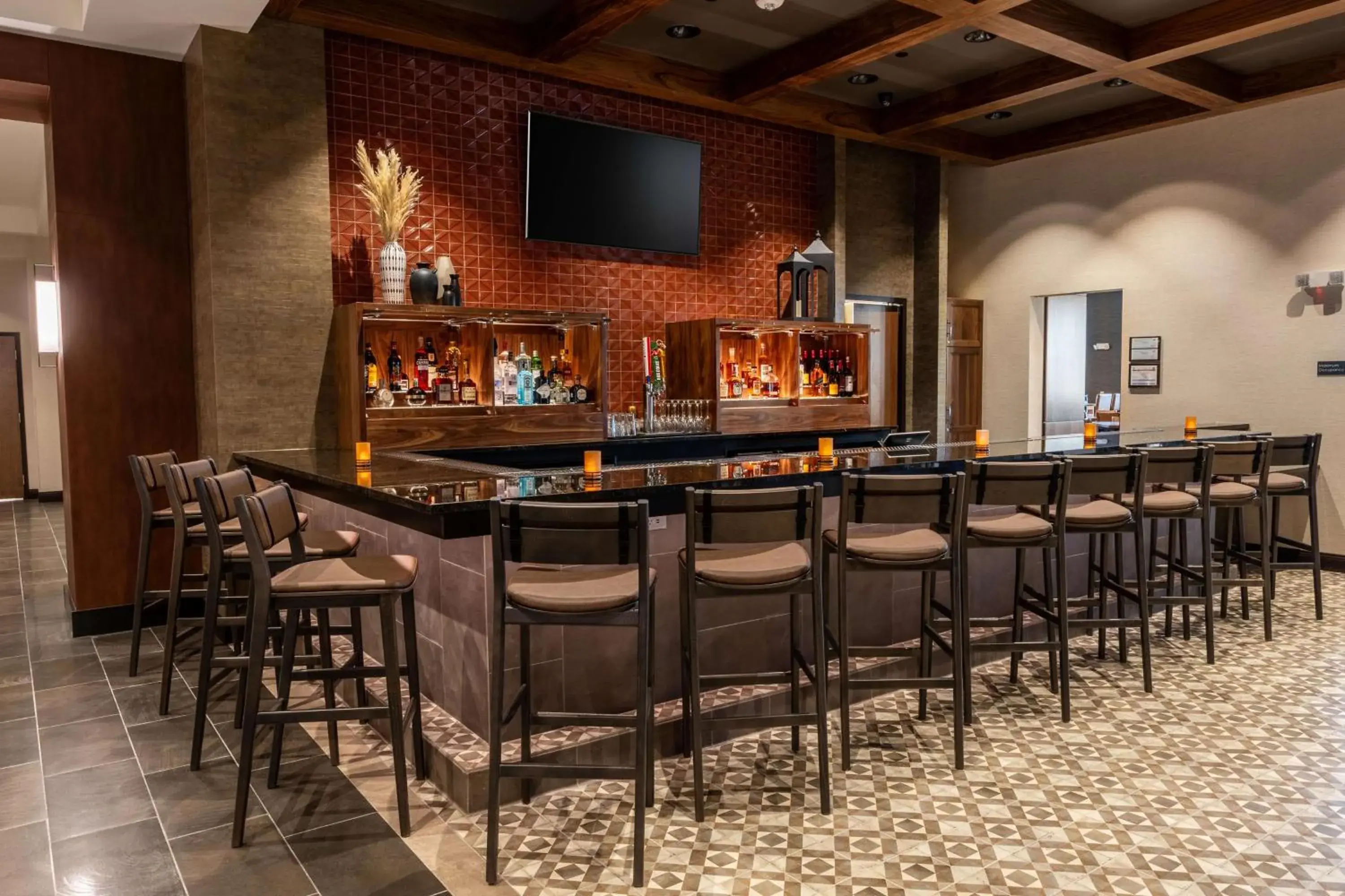 Lounge or bar in Drury Plaza Hotel Dallas Arlington Lounge or bar in Drury Plaza Hotel Dallas Arlington