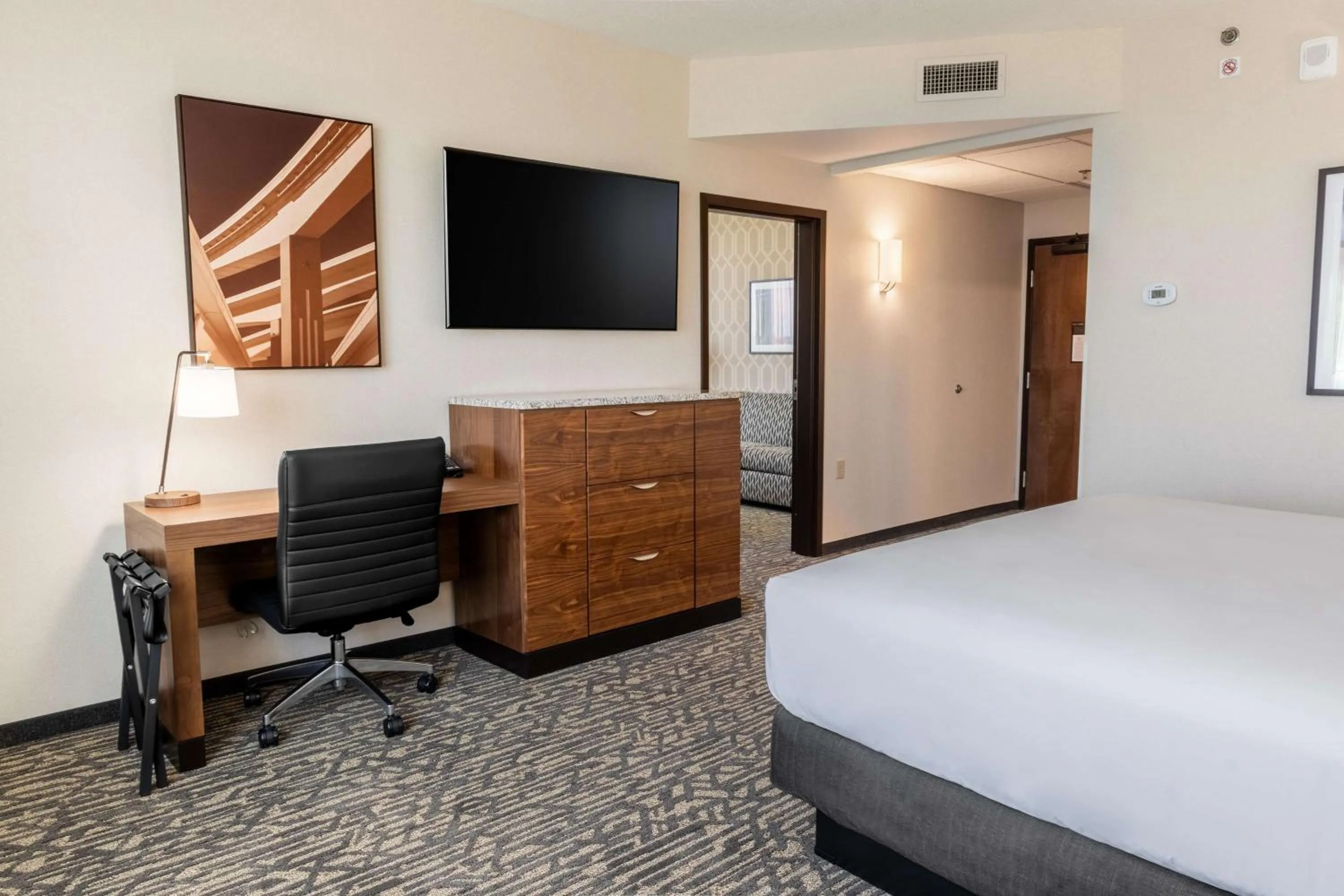 Bedroom, Bed in Drury Plaza Hotel Dallas Arlington
