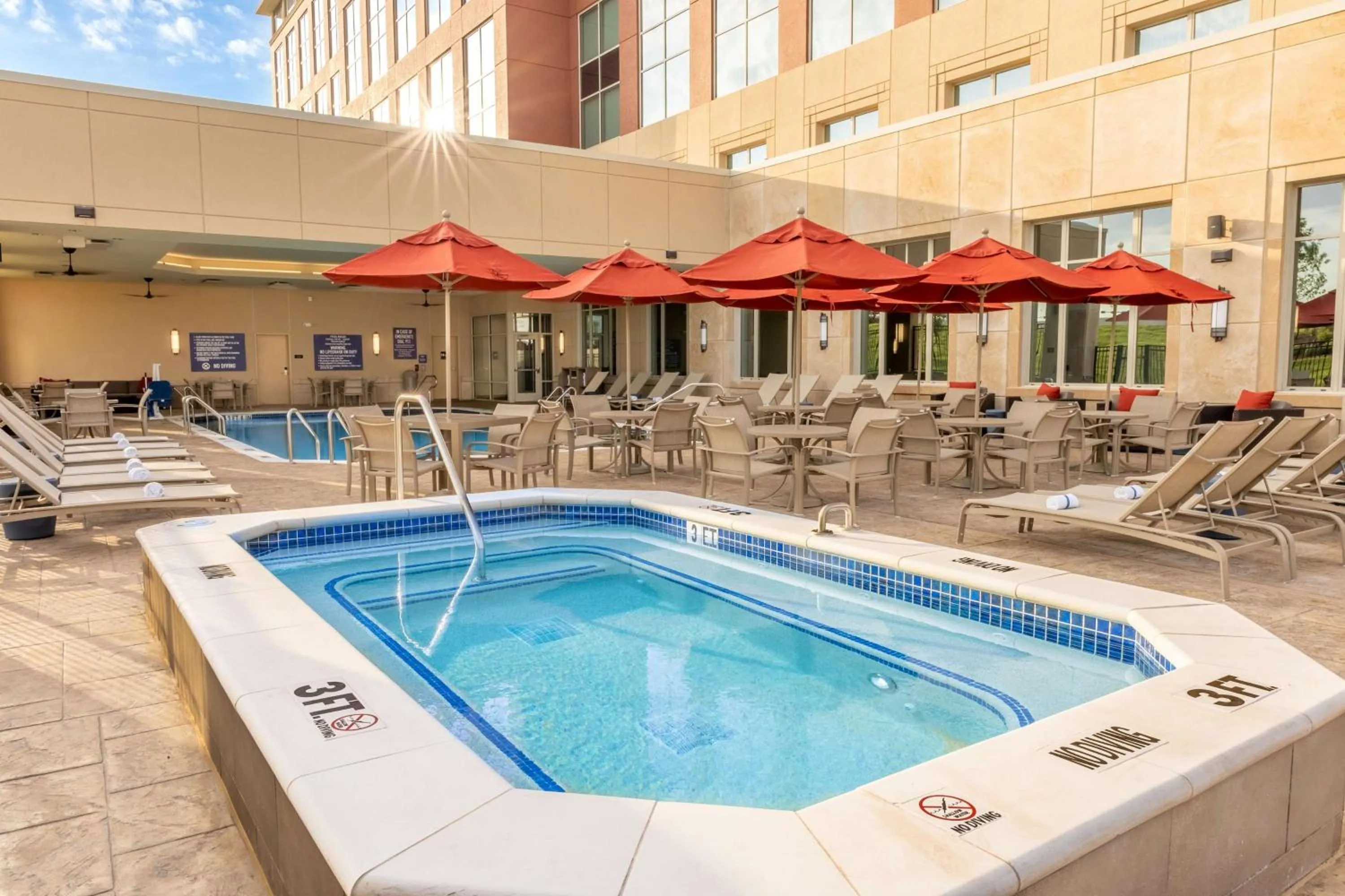 Pool view in Drury Plaza Hotel Dallas Arlington