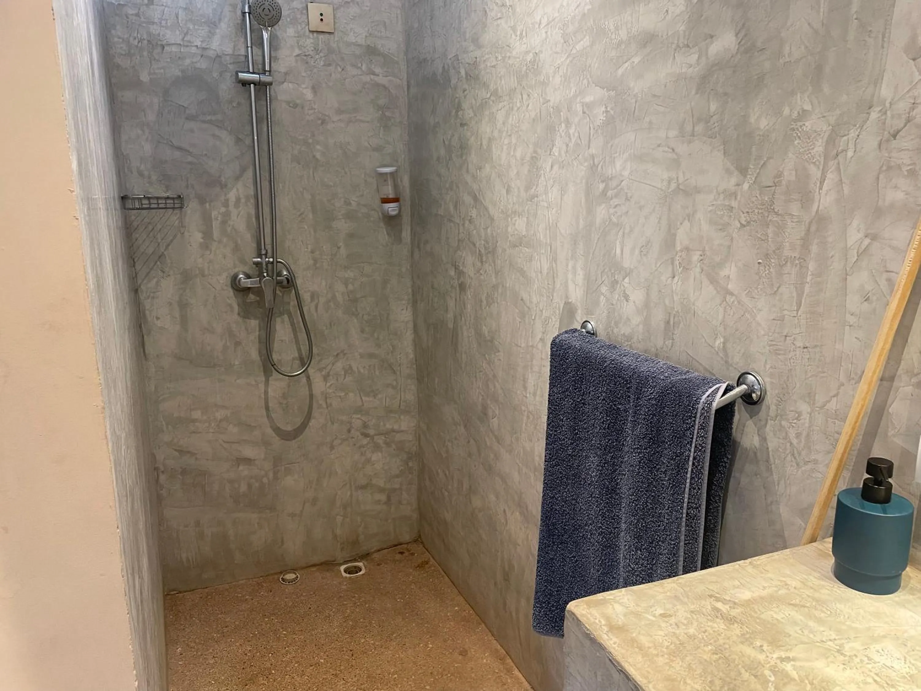 Shower in La Maison Bleue Lome