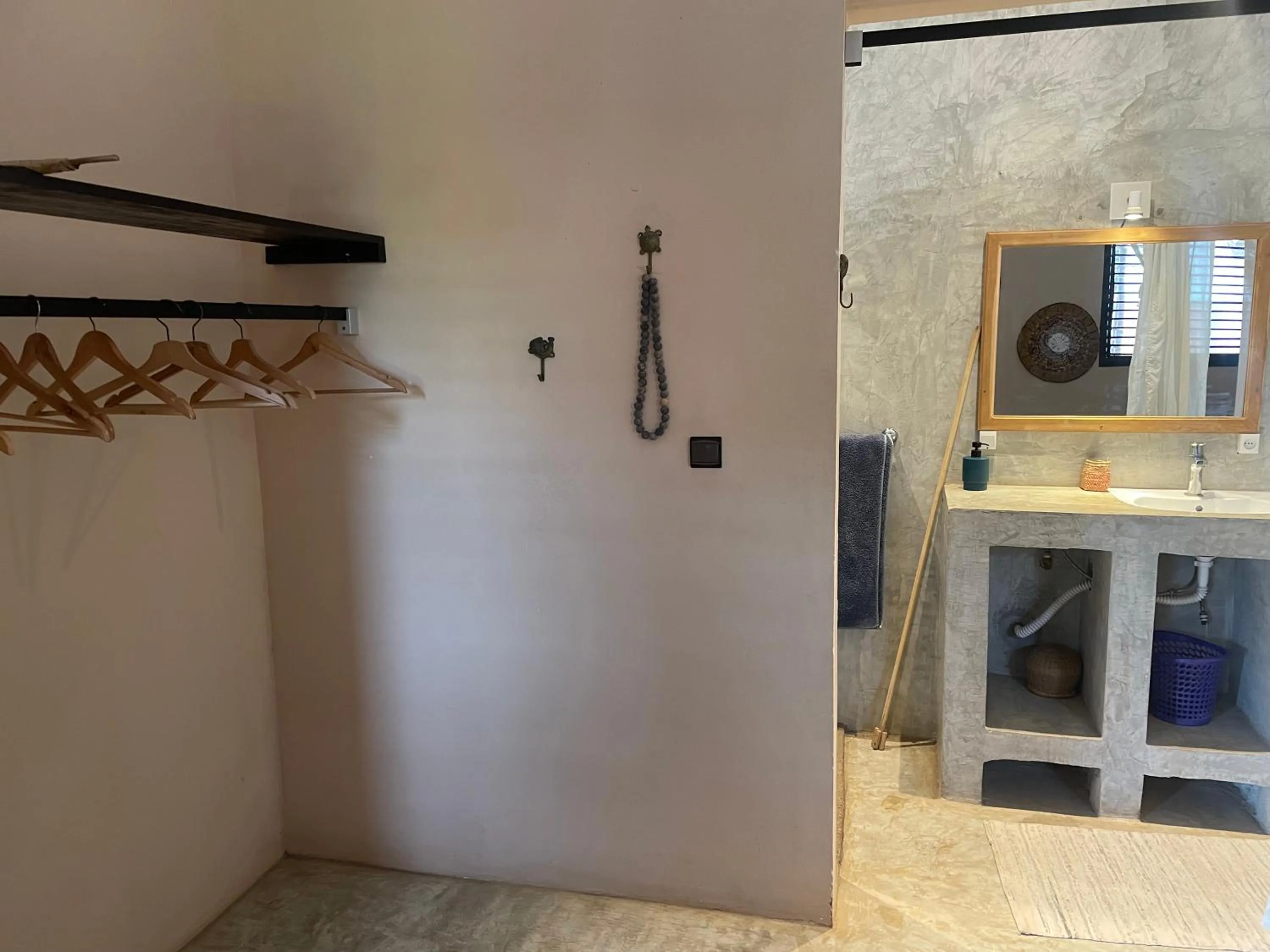 Shower in La Maison Bleue Lome