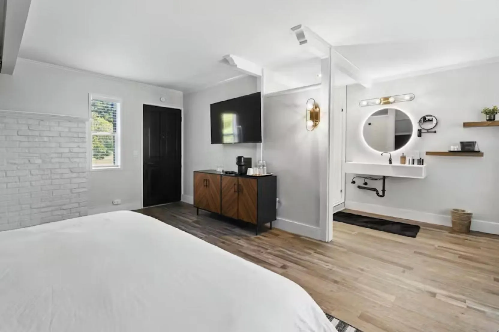 Bedroom, Bed in Mendo Bungalow