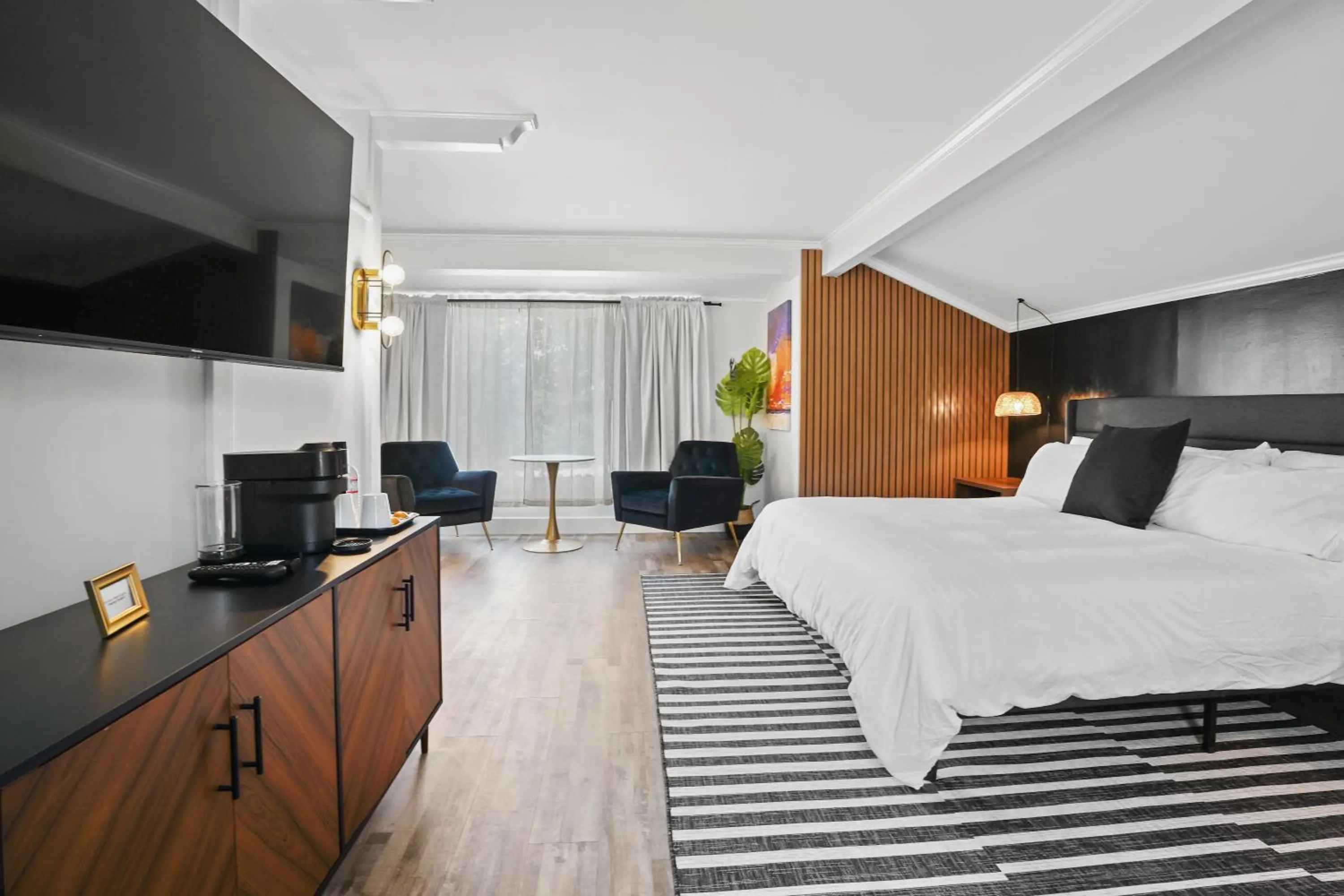 Bedroom, Bed in Mendo Bungalow