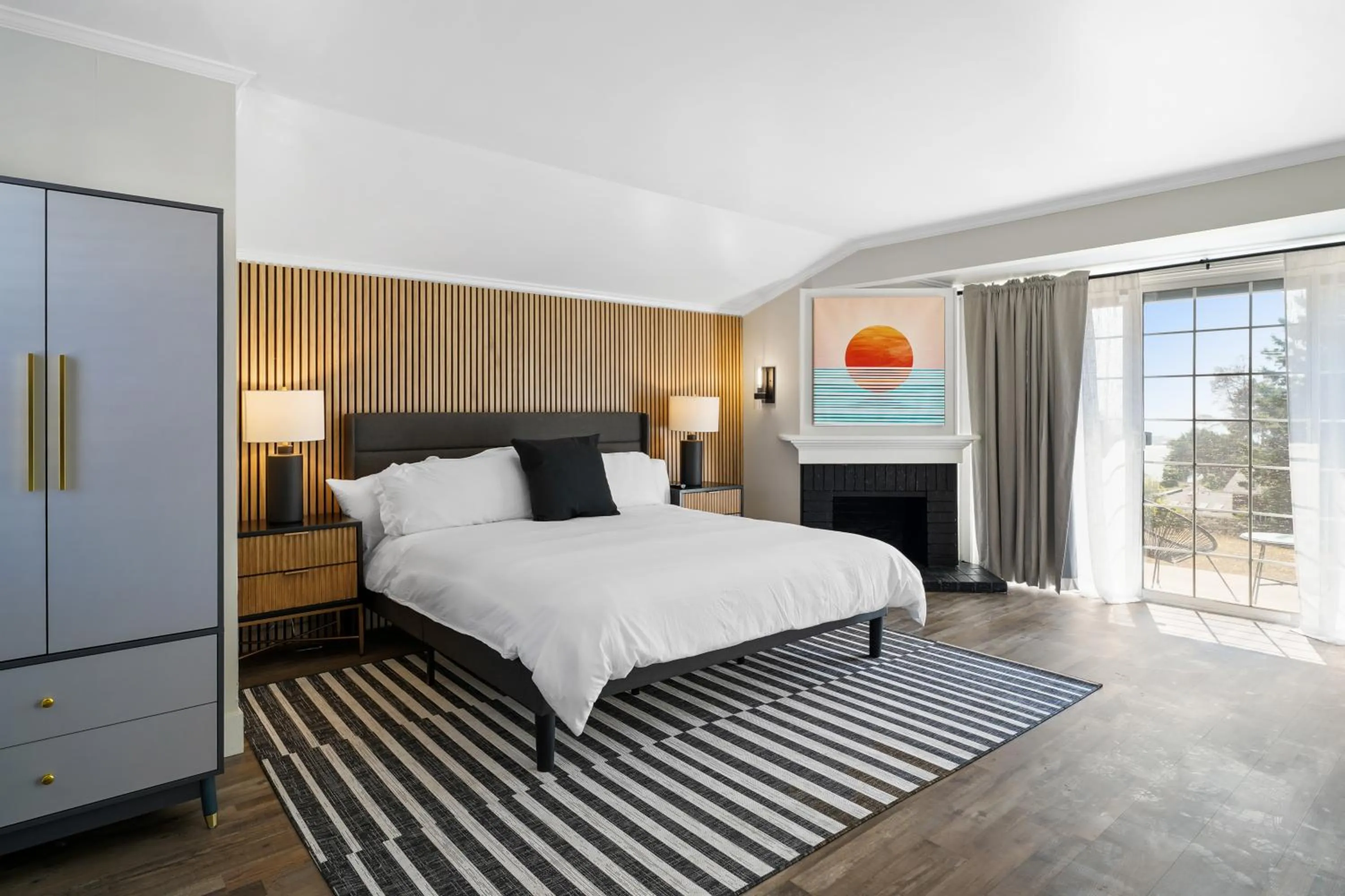 Bed in Mendo Bungalow