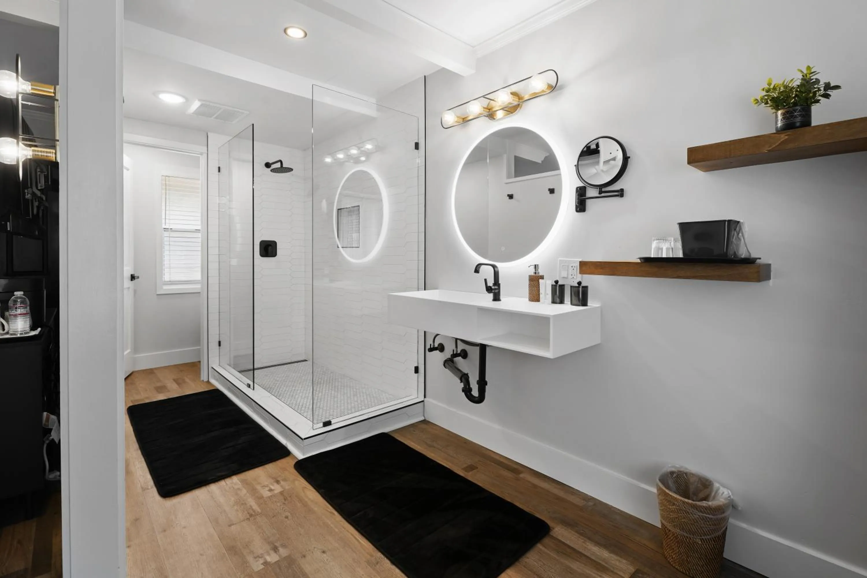 Shower in Mendo Bungalow