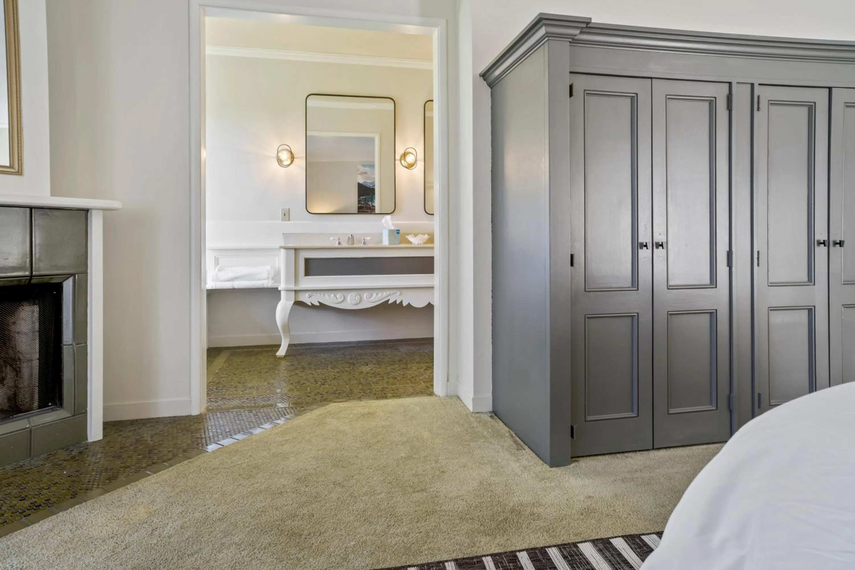 wardrobe, Bed in Mendo Bungalow