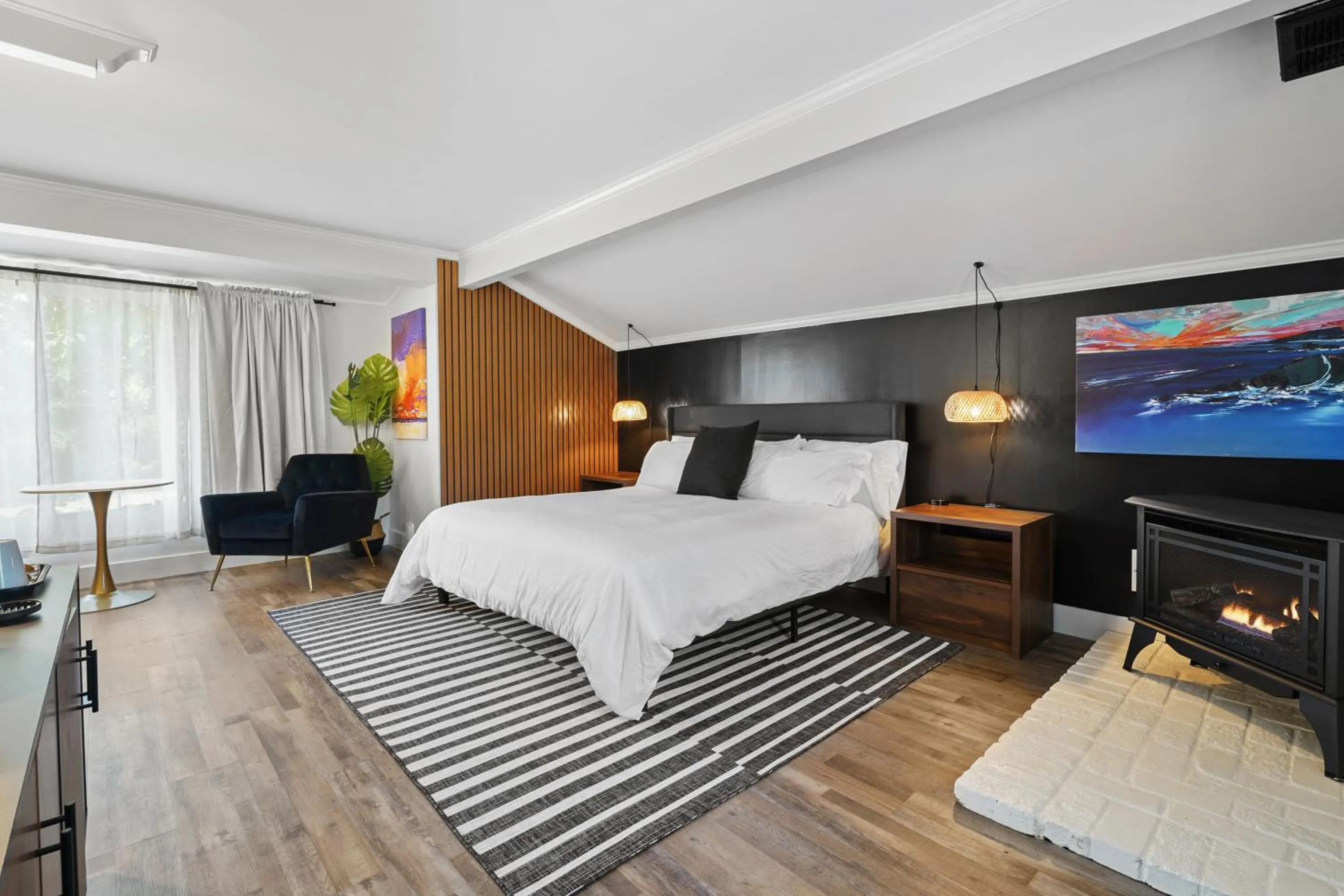 Bed in Mendo Bungalow