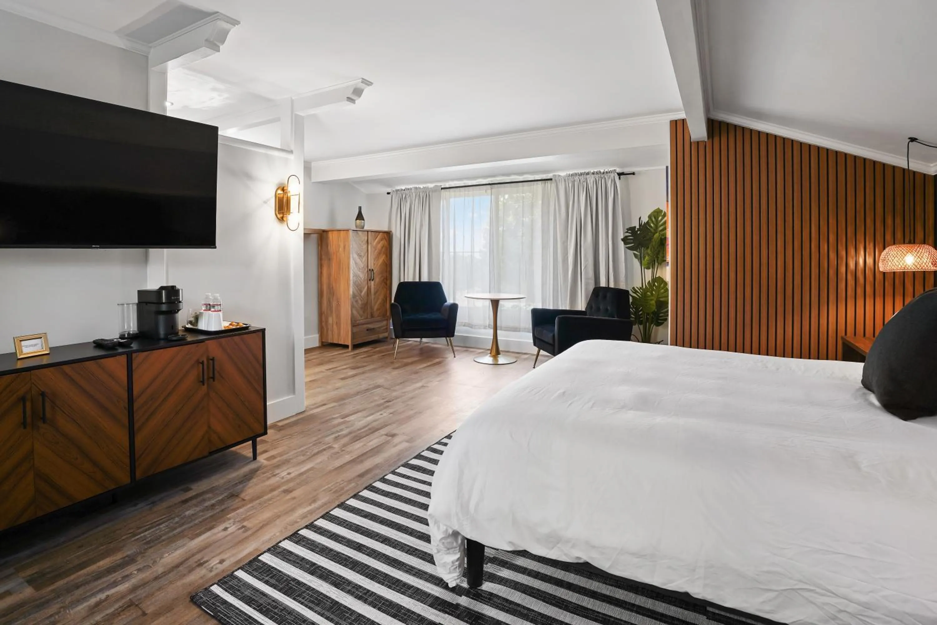 Bed in Mendo Bungalow