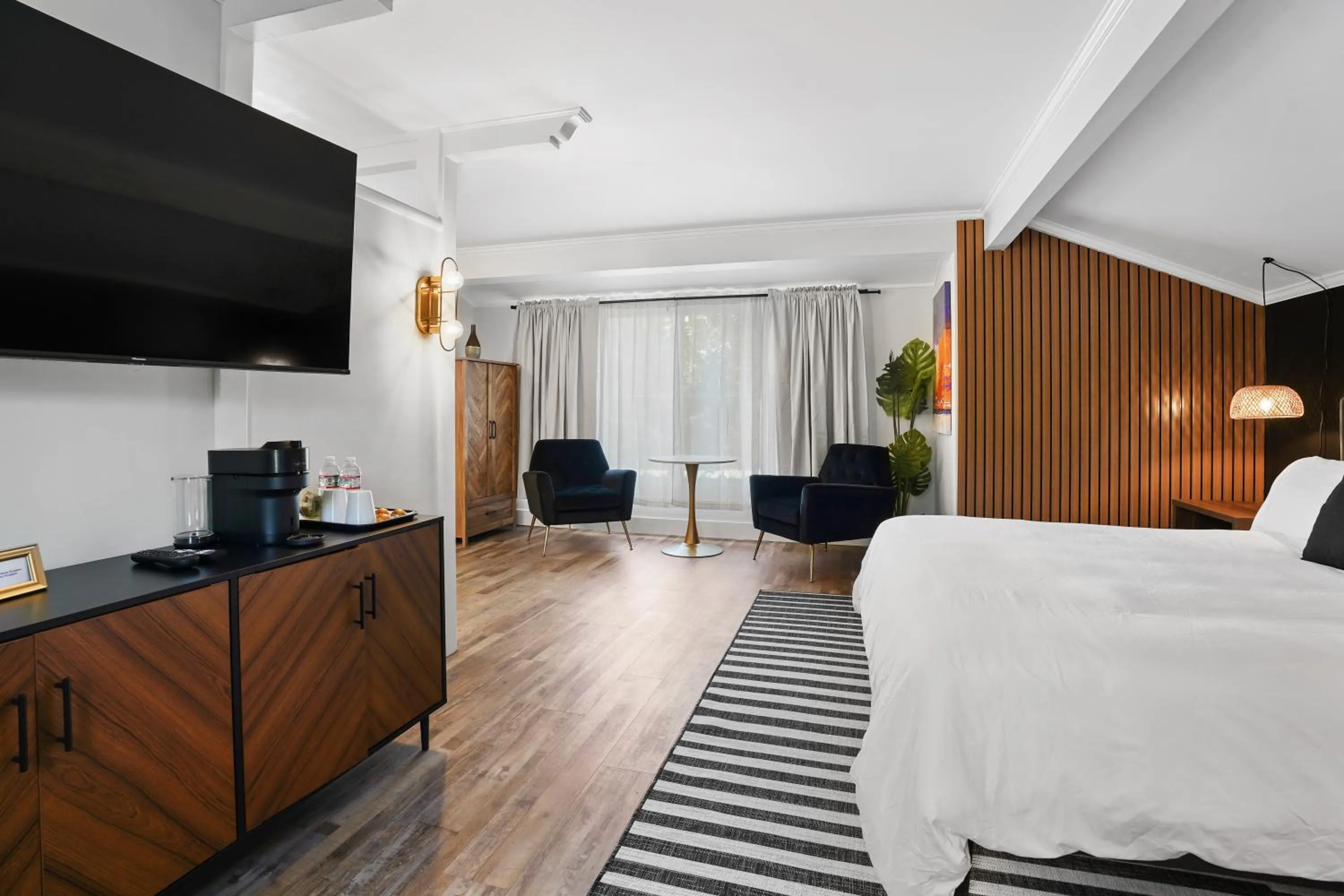 Living room, Bed in Mendo Bungalow