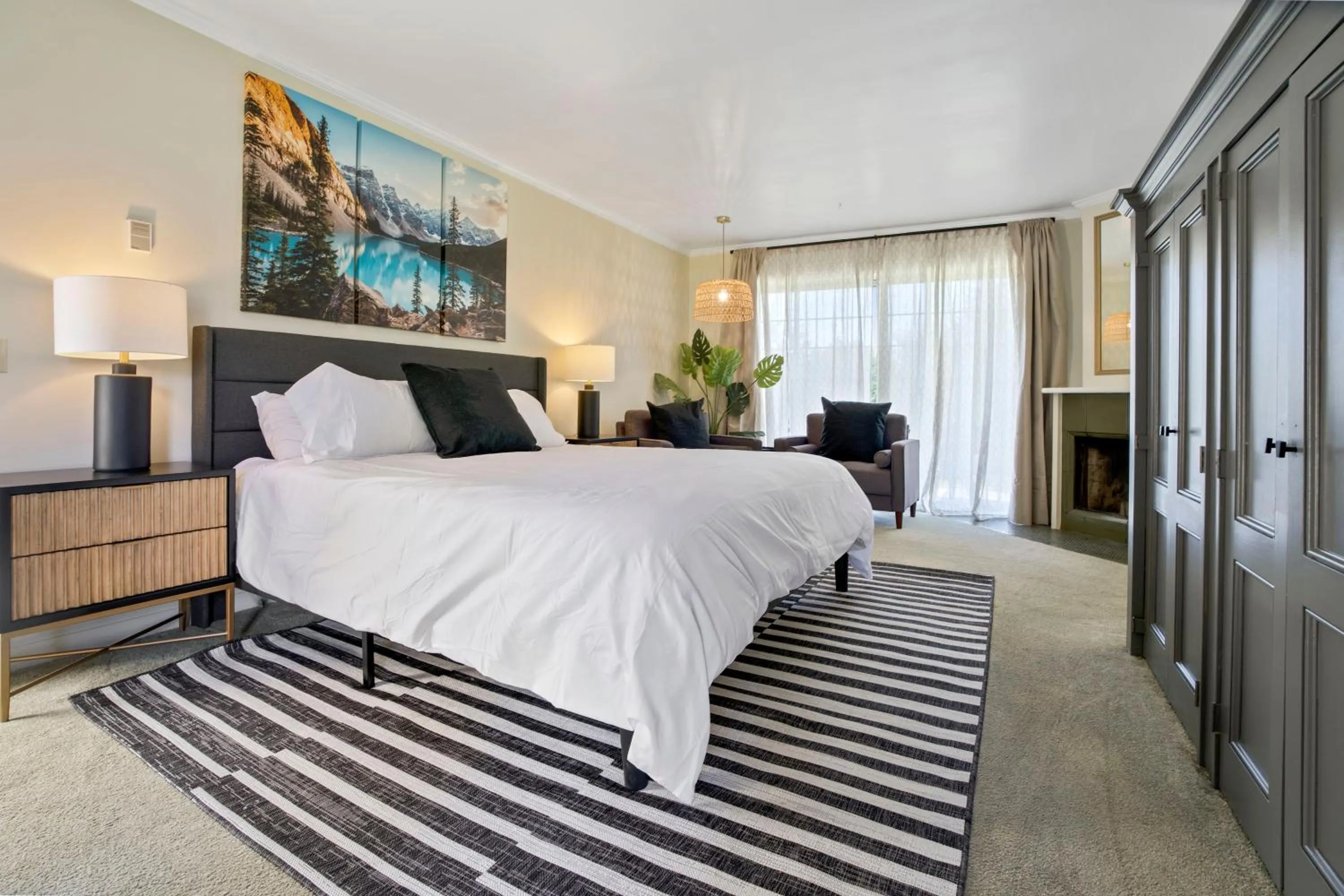 Bedroom, Bed in Mendo Bungalow