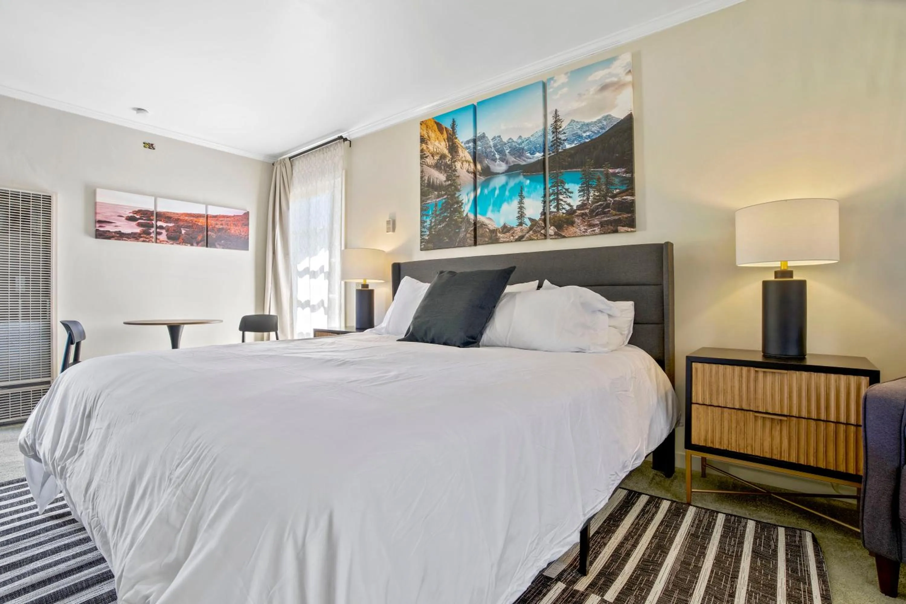 Bed in Mendo Bungalow