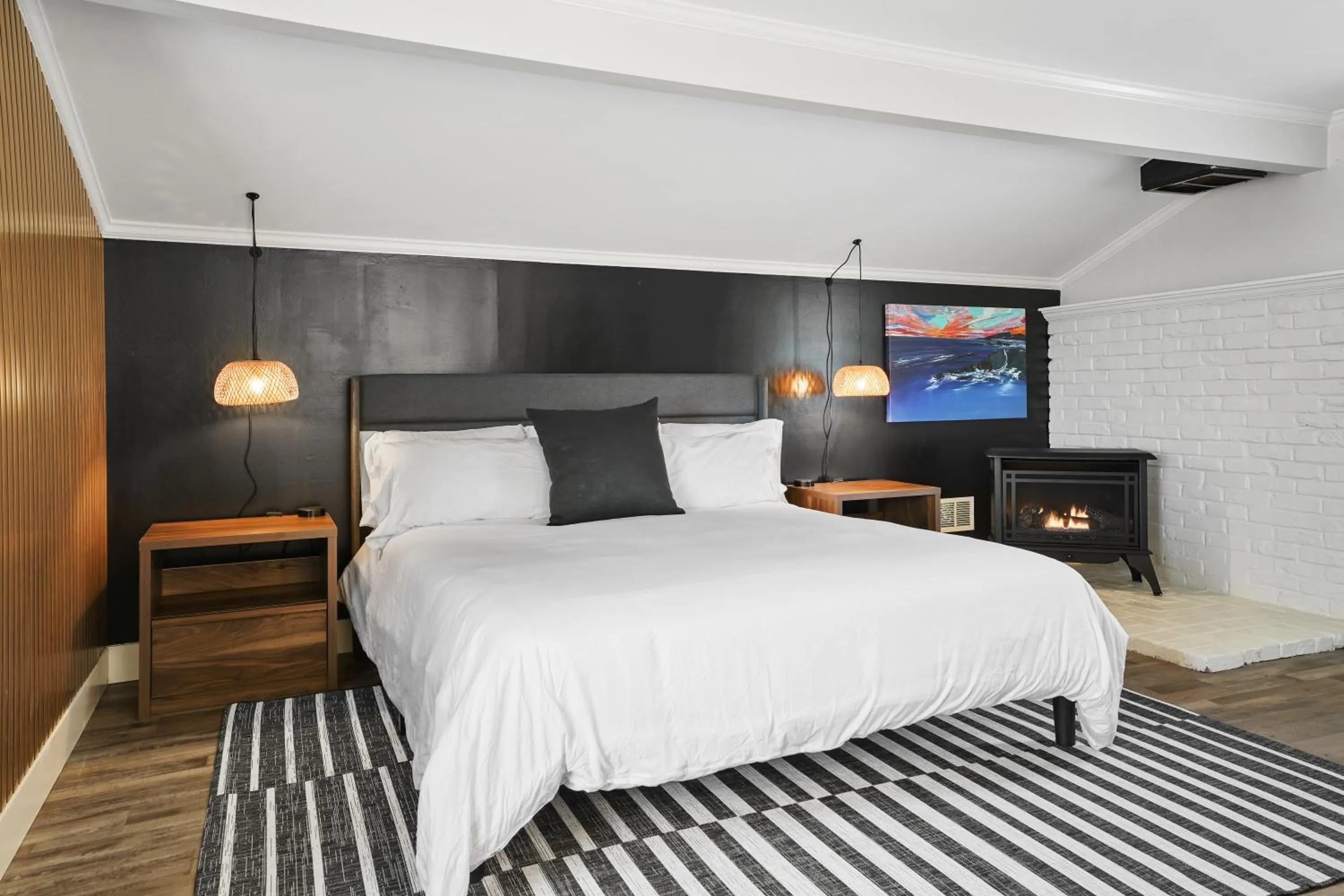 Bed in Mendo Bungalow