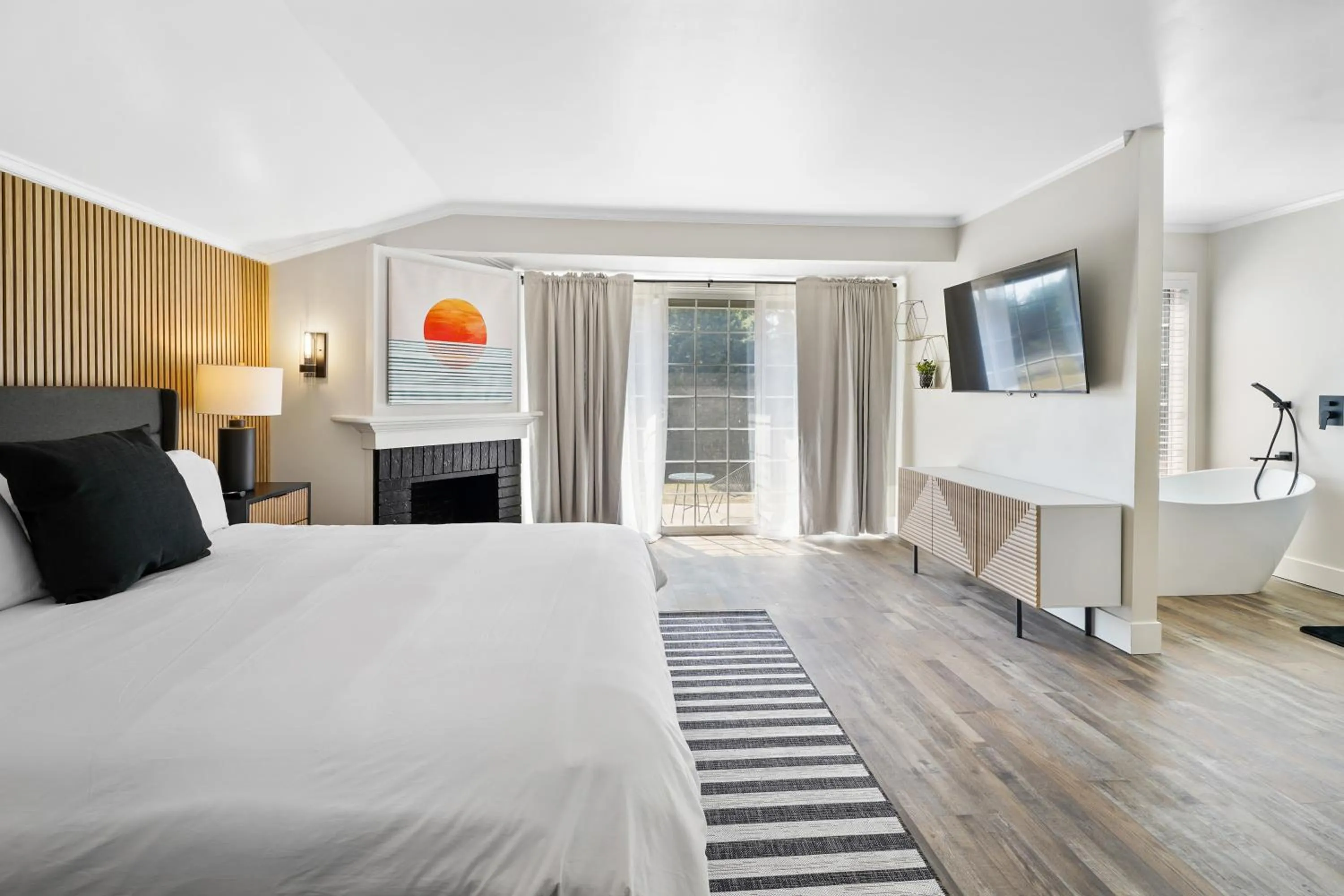 Bed in Mendo Bungalow