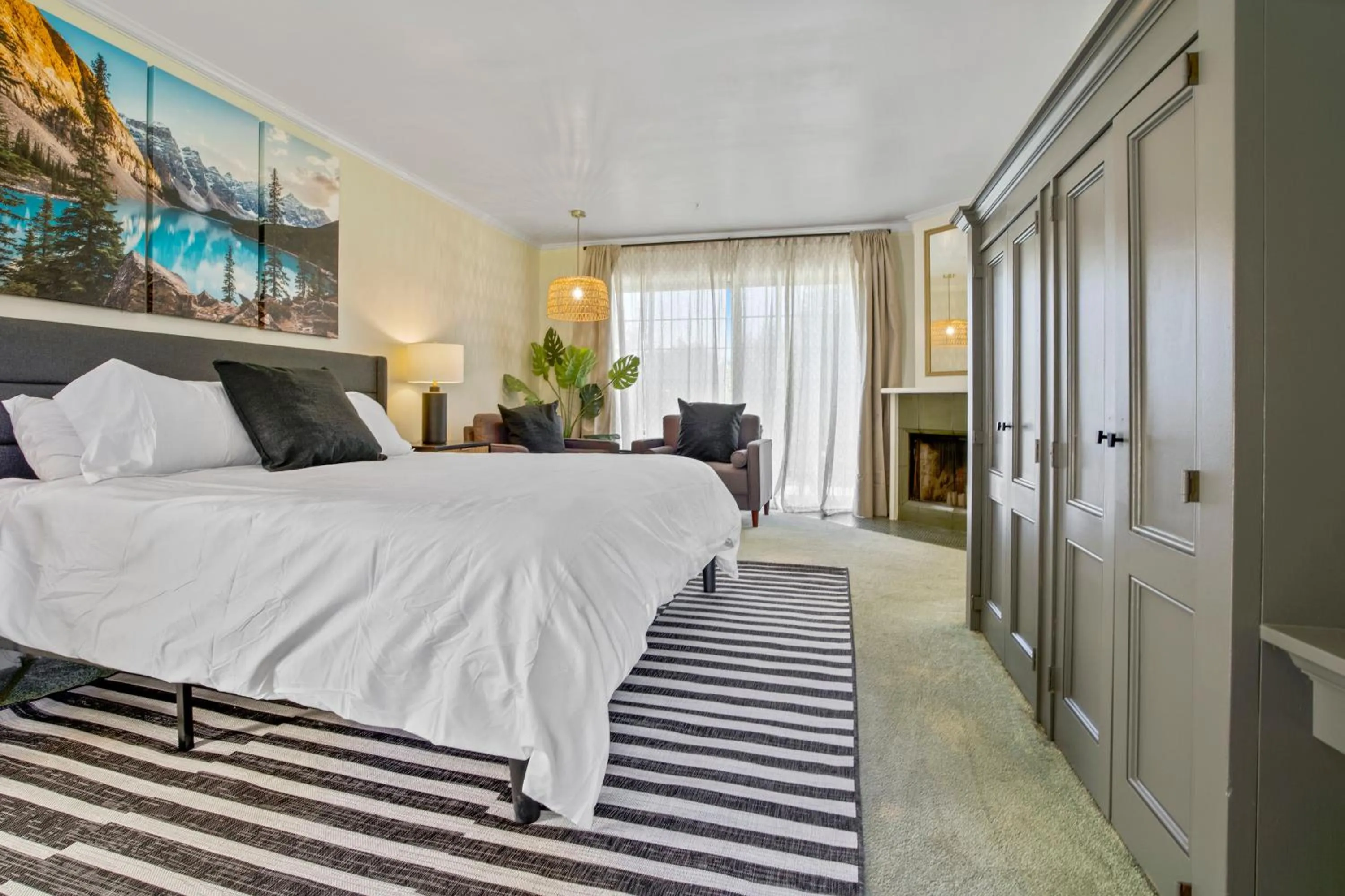 Bed in Mendo Bungalow