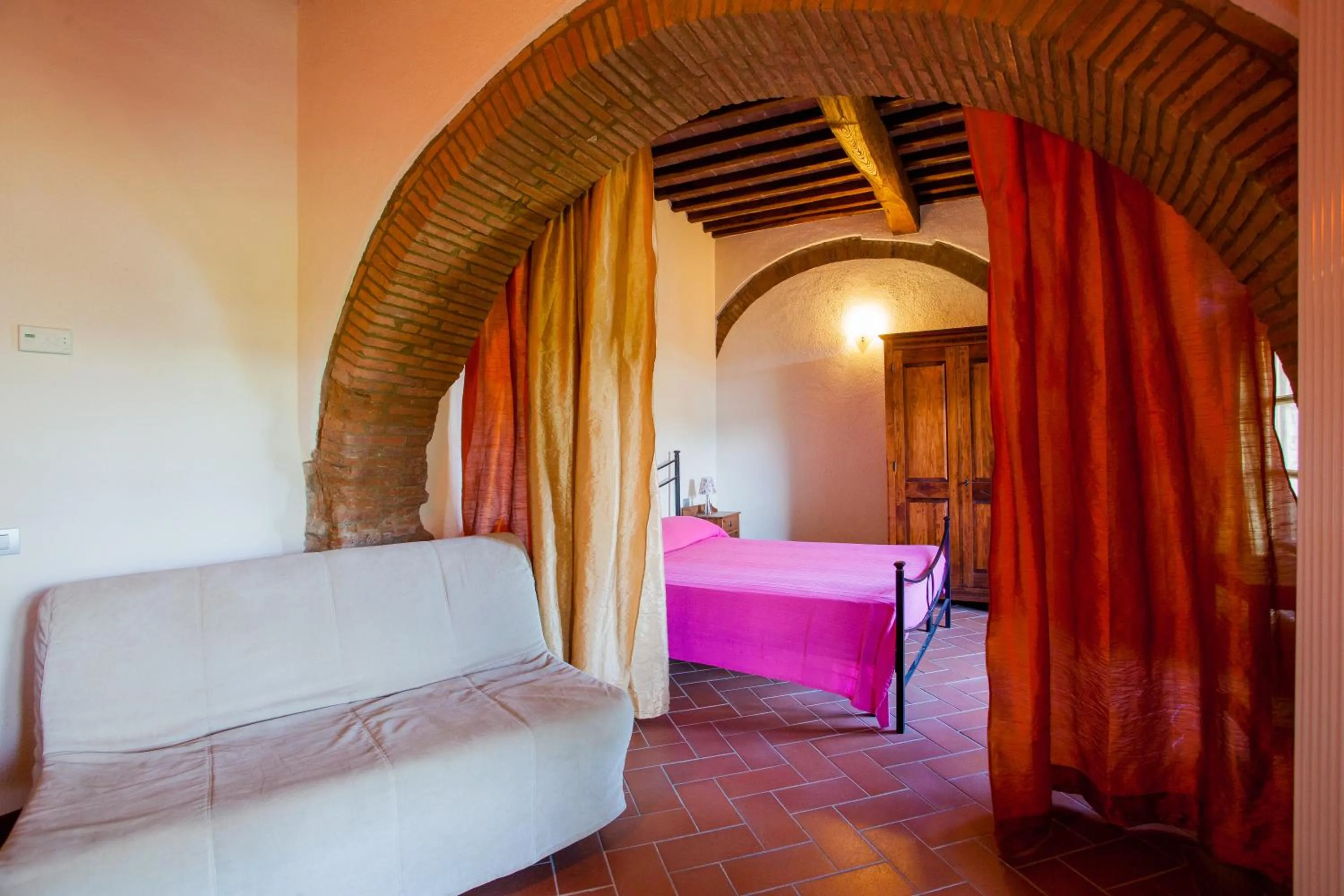 Photo of the whole room, Bed in Borgo alle Mura