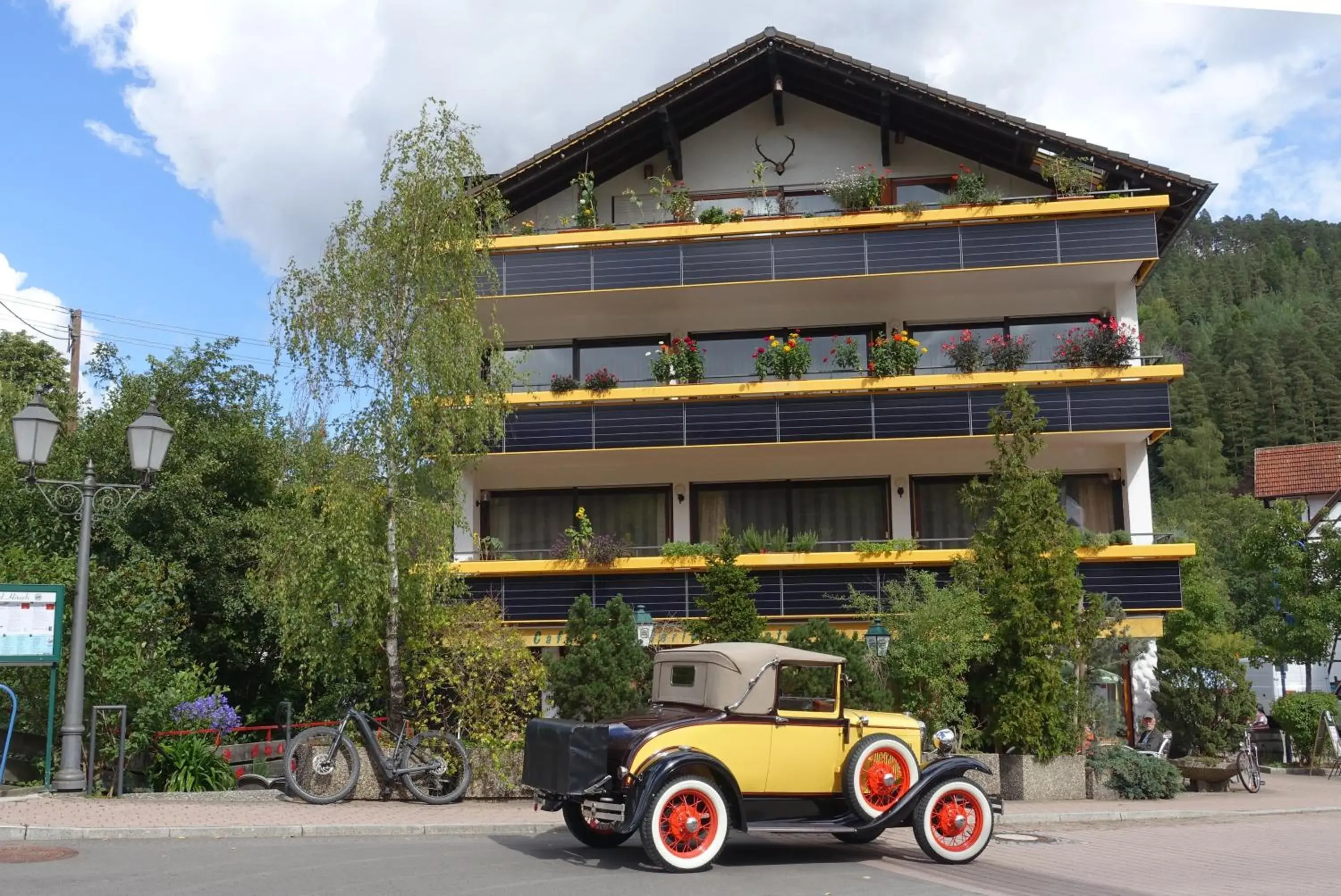 Hotel Hirsch mit Café Klösterle Hotel Hirsch mit Café Klösterle