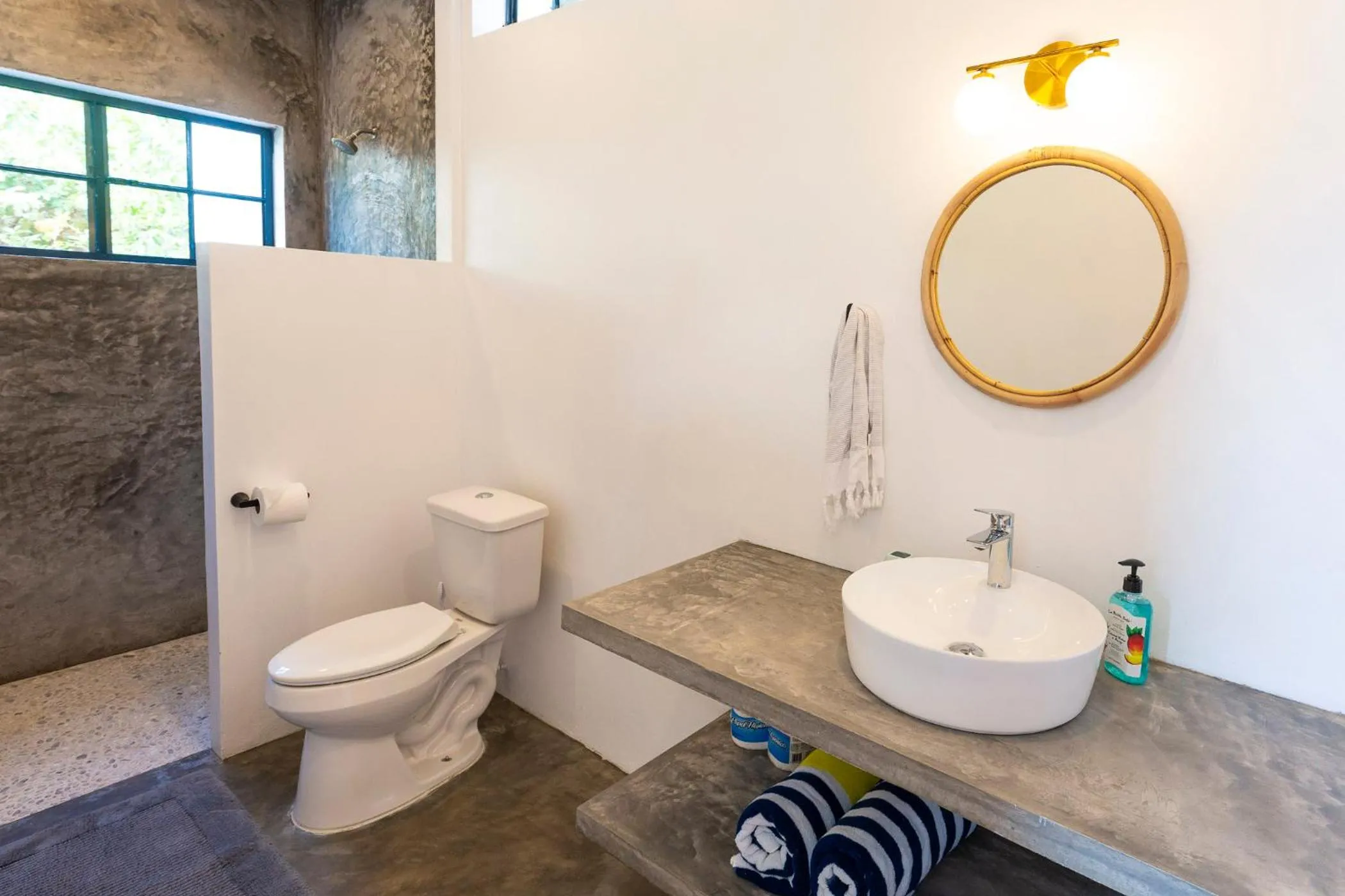 King bed, Kitchenette, Air Conditioning, Pool, Fast WiFi - Aire at Casa Calavera