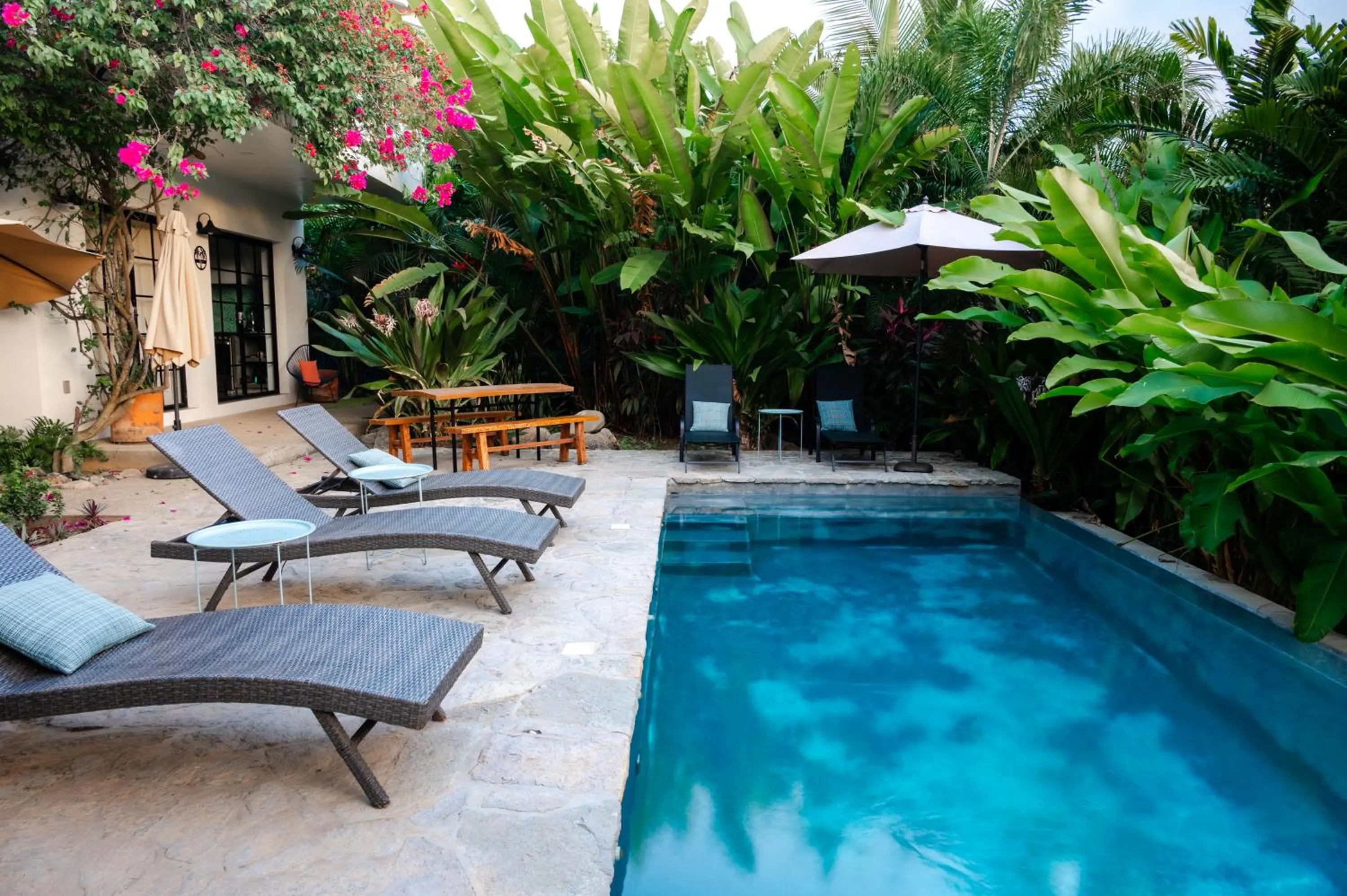 King bed, Kitchenette, Air Conditioning, Pool, Fast WiFi - Aire at Casa Calavera