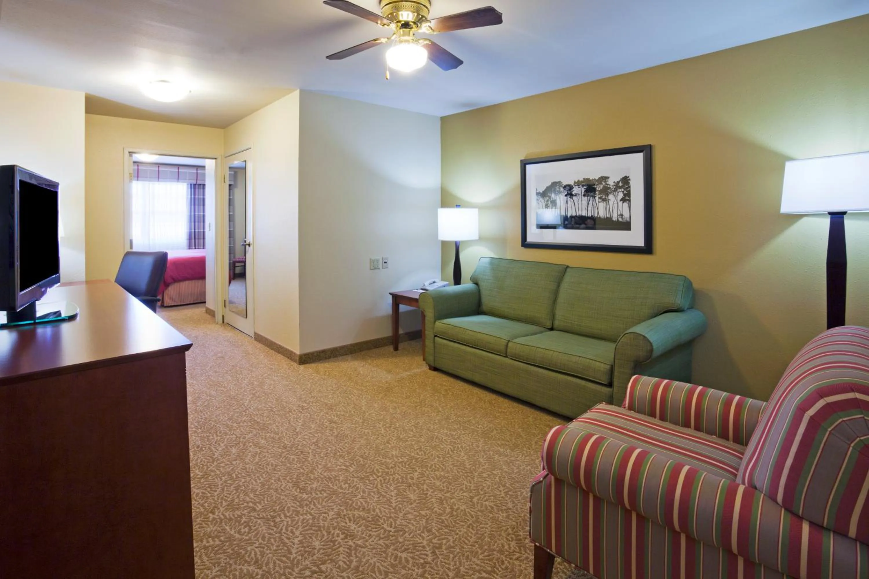Seating area in Country Inn & Suites by Radisson, Dakota Dunes, SD