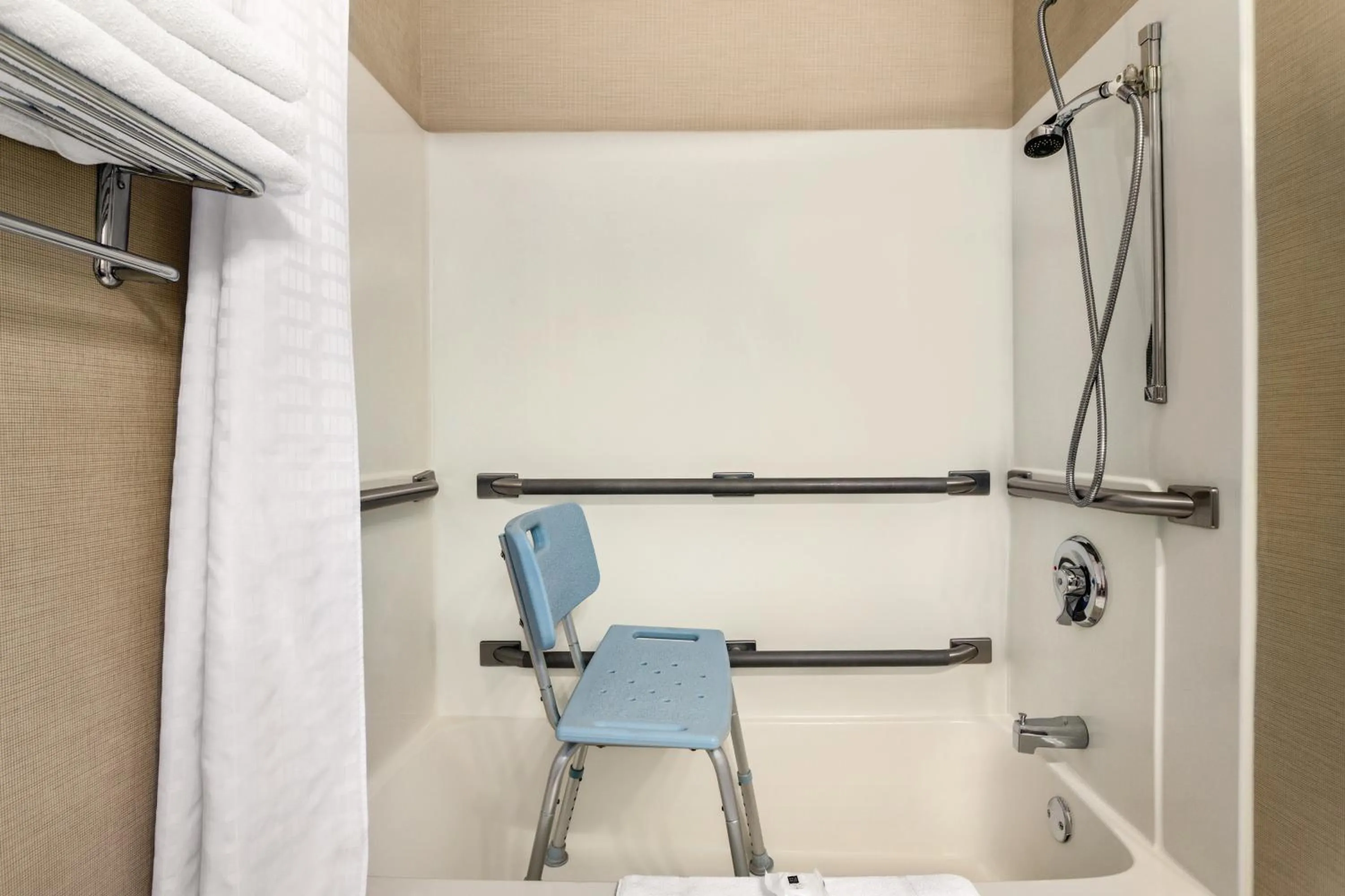 Shower in Country Inn & Suites by Radisson, Dakota Dunes, SD