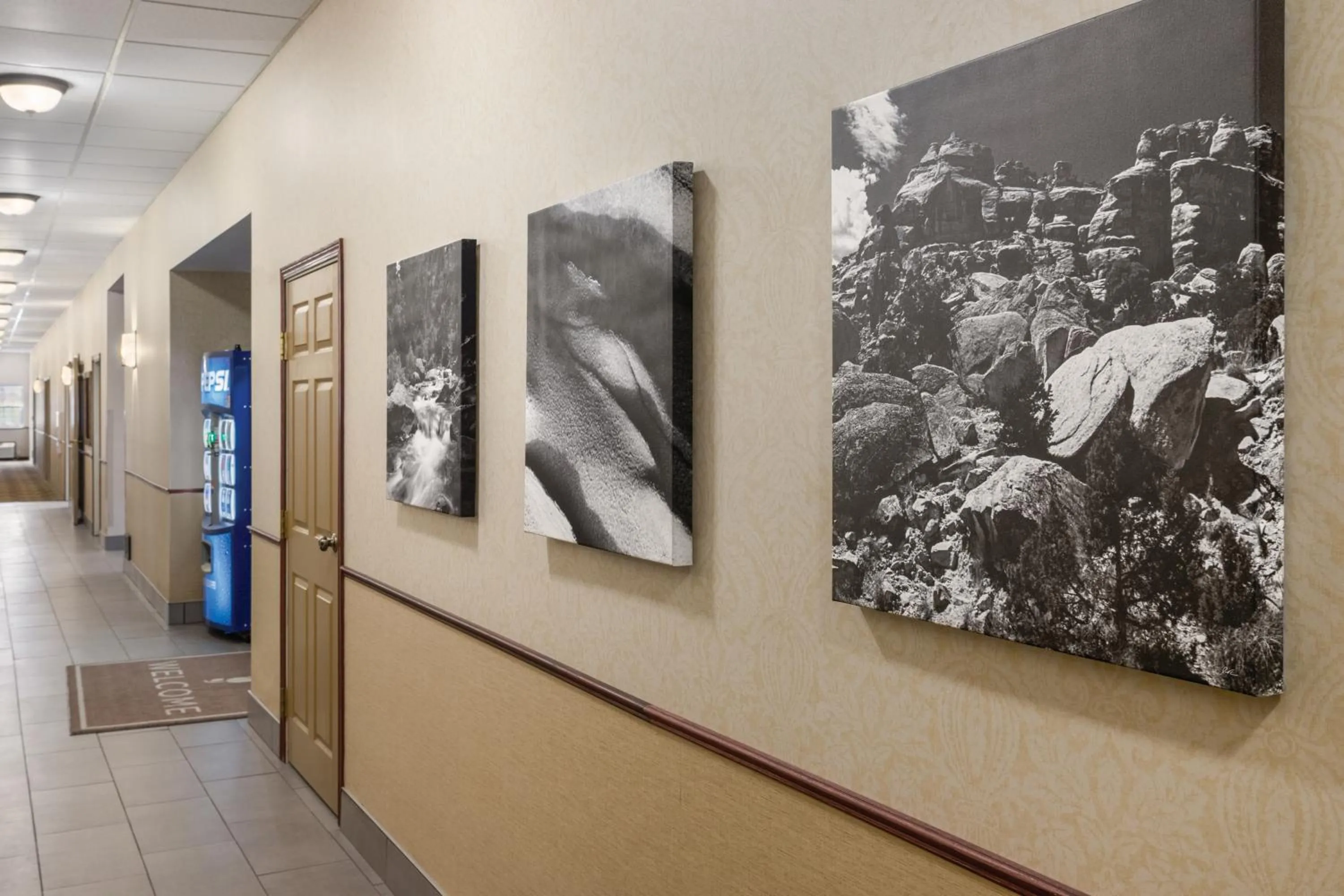 Area and facilities in Country Inn & Suites by Radisson, Dakota Dunes, SD