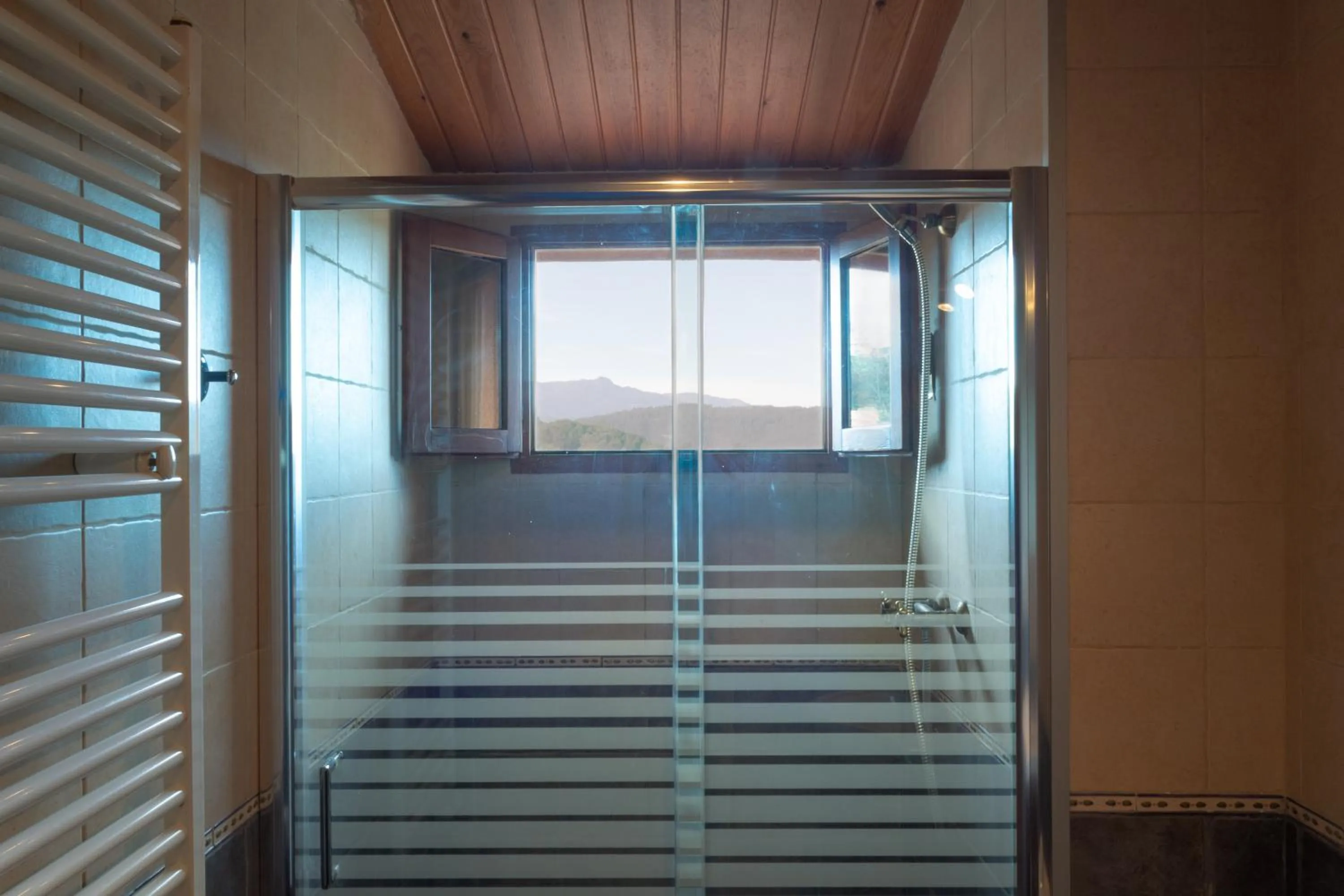 Shower in Can Pobric