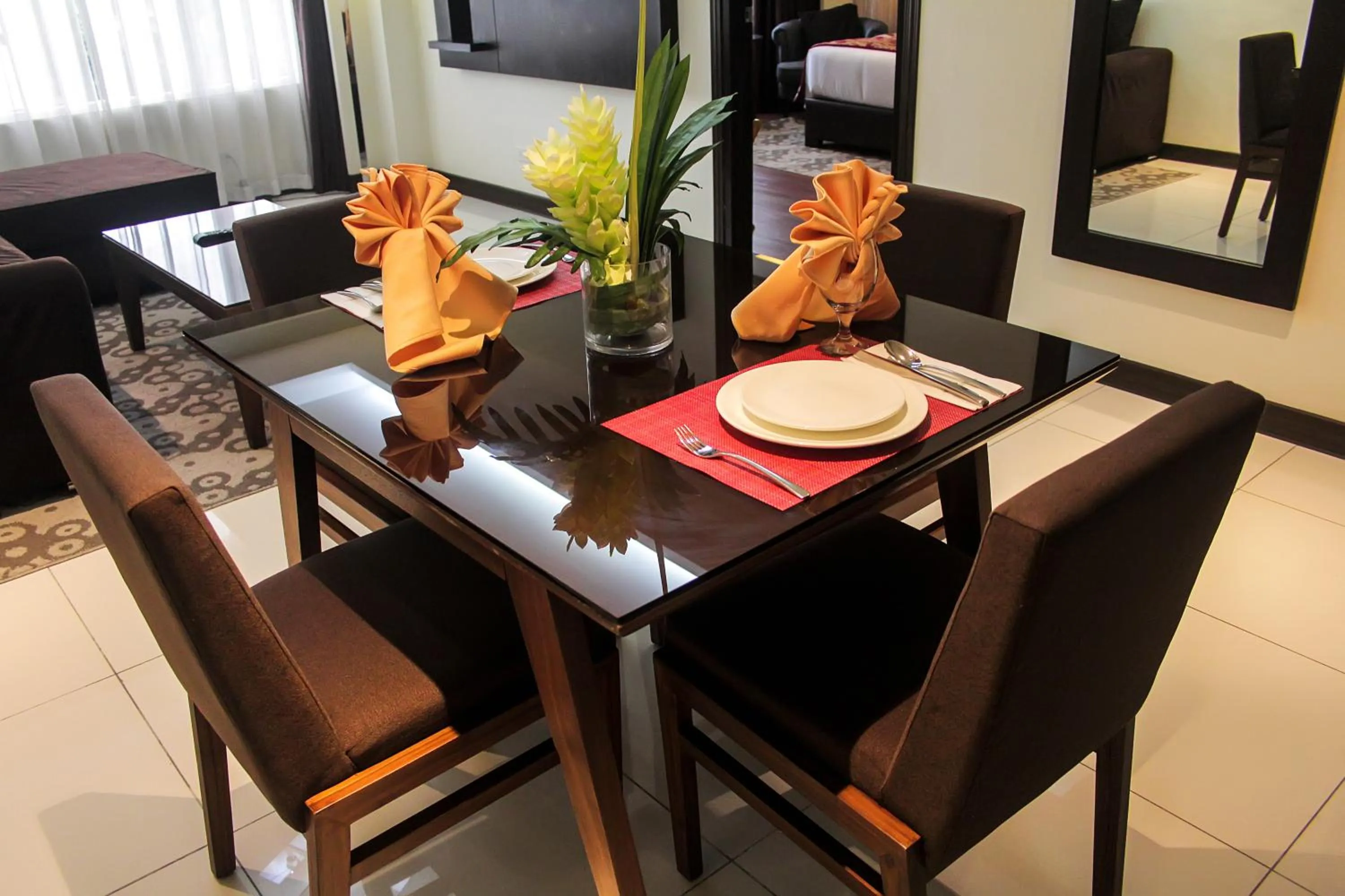 Kitchen or kitchenette in Brentwood Suites