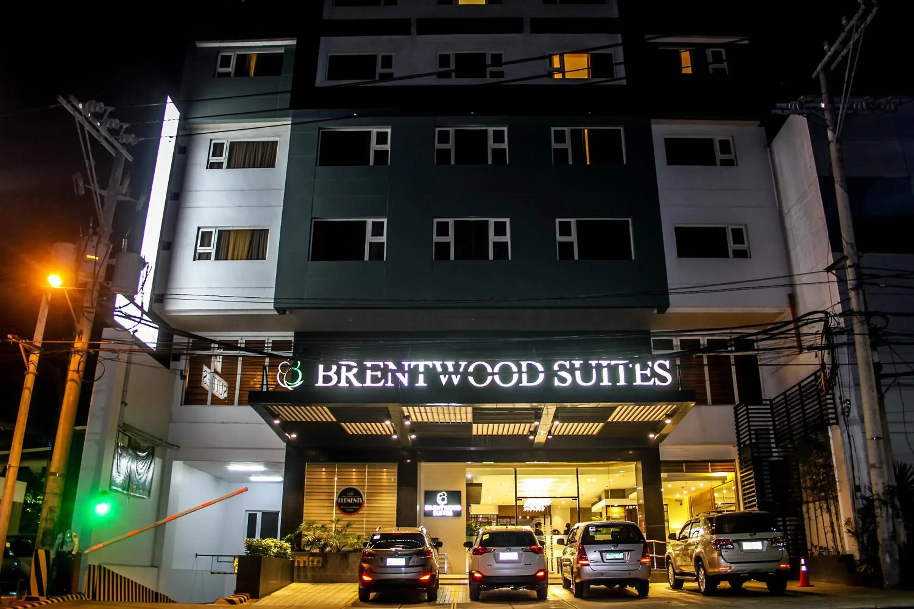 Facade/entrance in Brentwood Suites Facade/entrance in Brentwood Suites